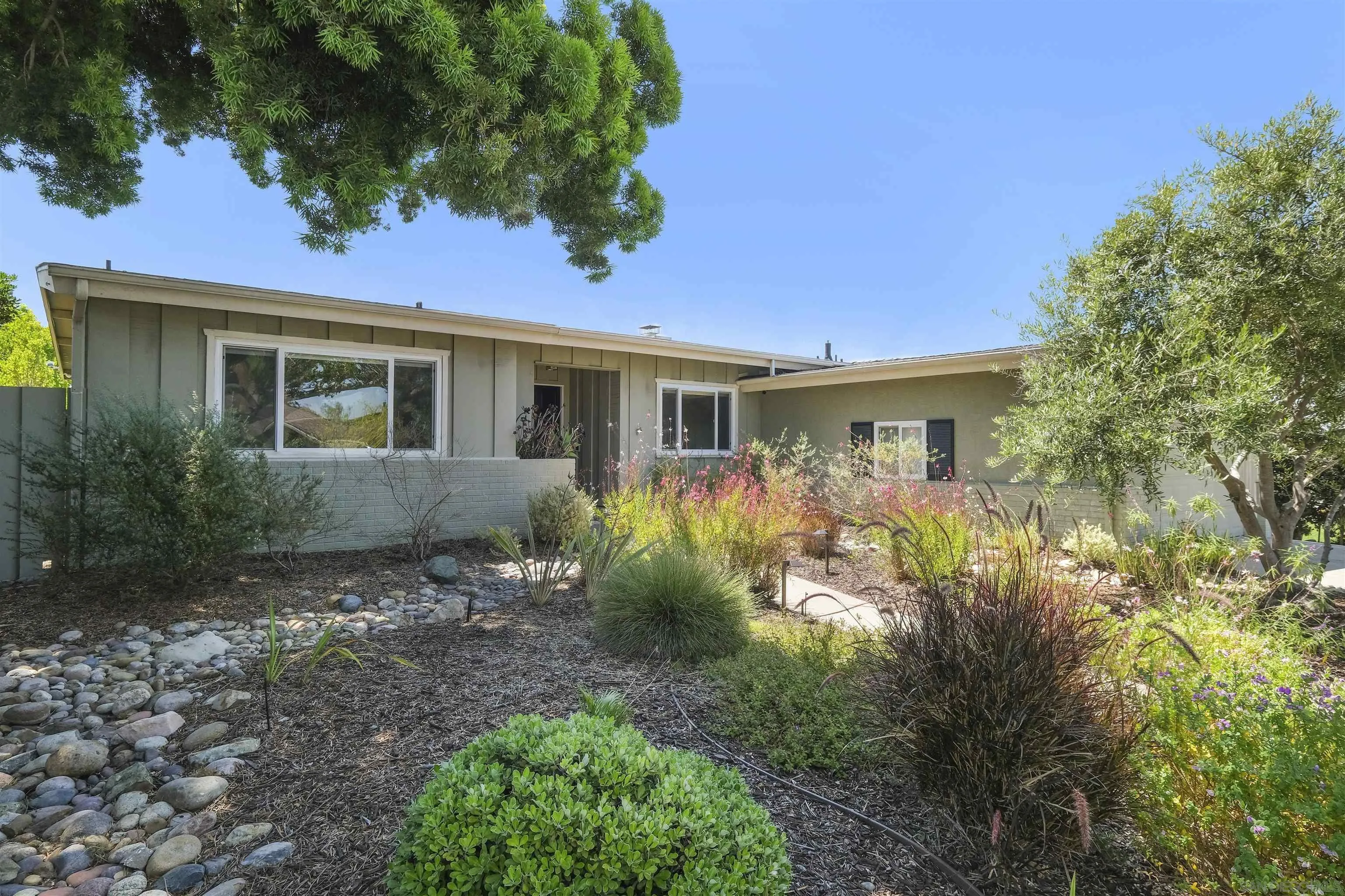https://cdn.realtyfeed.com/cdn/127/260012632/6b2cf572ca054e8d543021e688c0bdca.webp