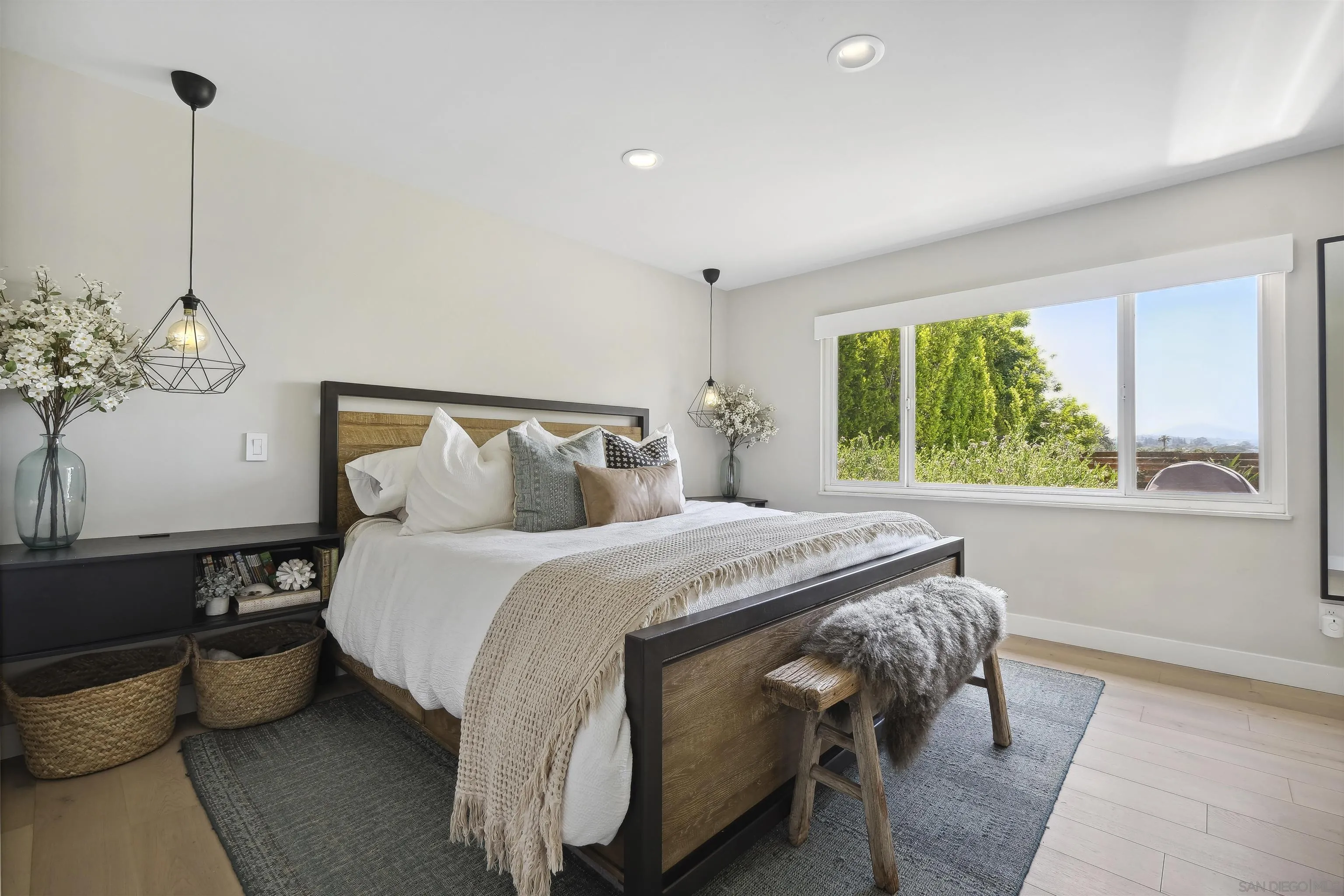 https://cdn.realtyfeed.com/cdn/127/260012632/86d29d3000fd11e9076ff8a5b68fce91.webp