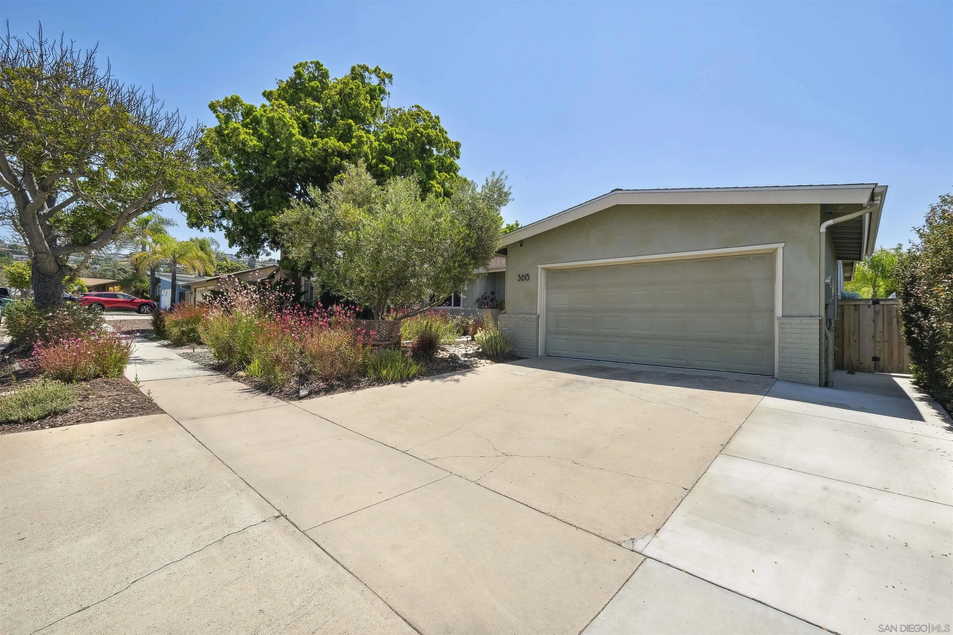 https://cdn.realtyfeed.com/cdn/127/260012632/a327e14610d86b598d2acbf863418b3d.webp