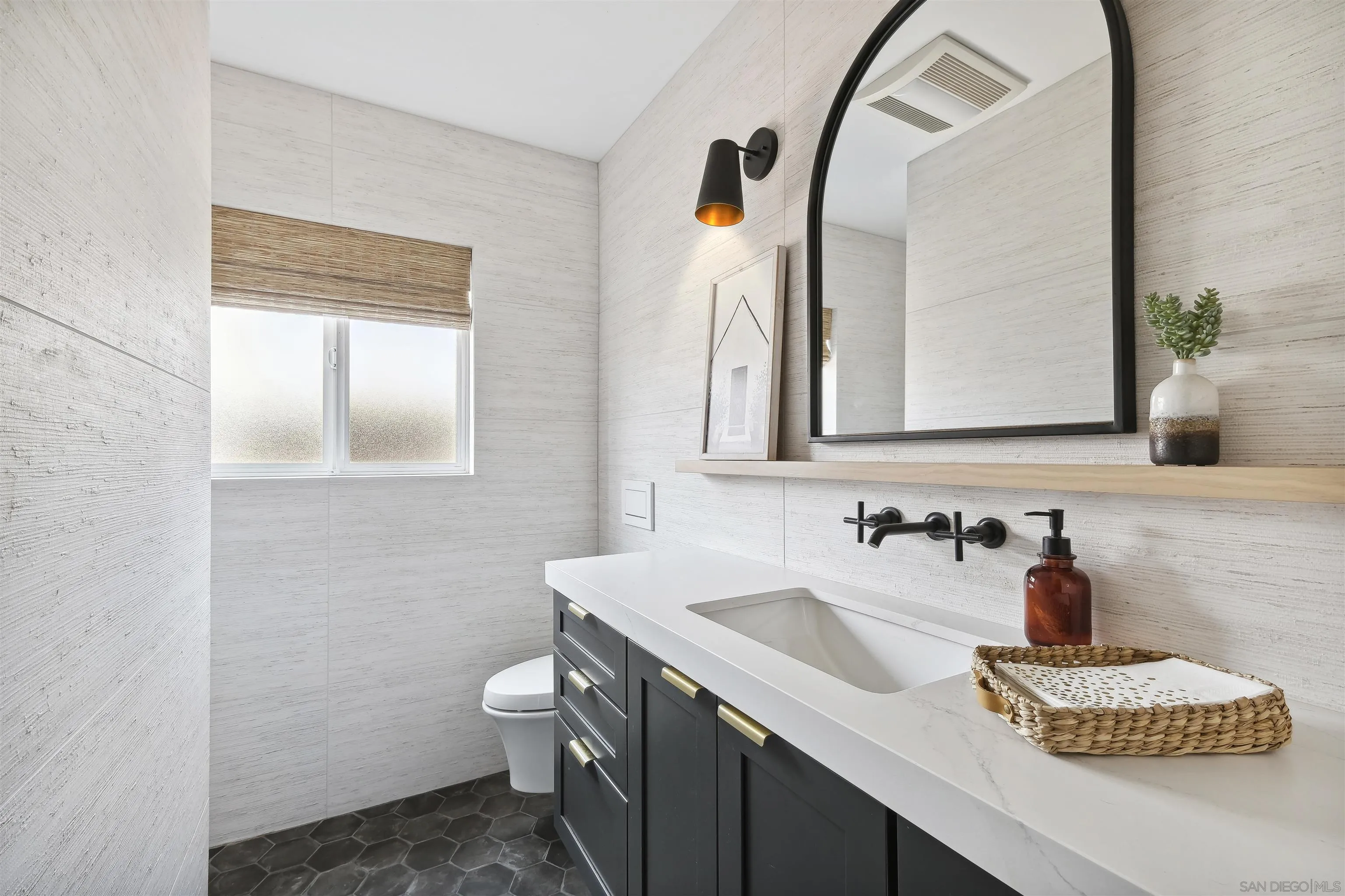 https://cdn.realtyfeed.com/cdn/127/260012632/a7a3a7ba863ffc3b0062fe846cb9223e.webp
