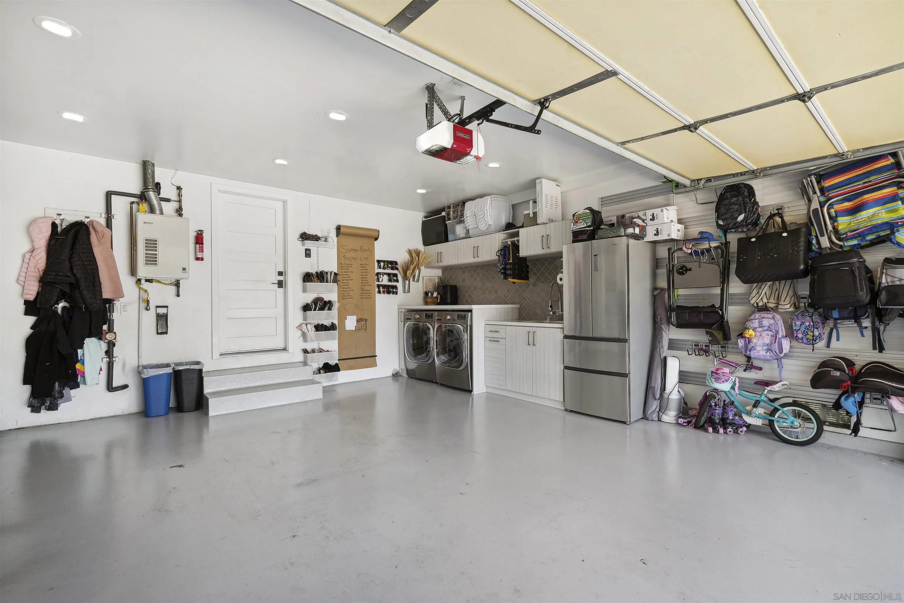 https://cdn.realtyfeed.com/cdn/127/260012632/a916c52446f254e793f61f21f23e907b.webp