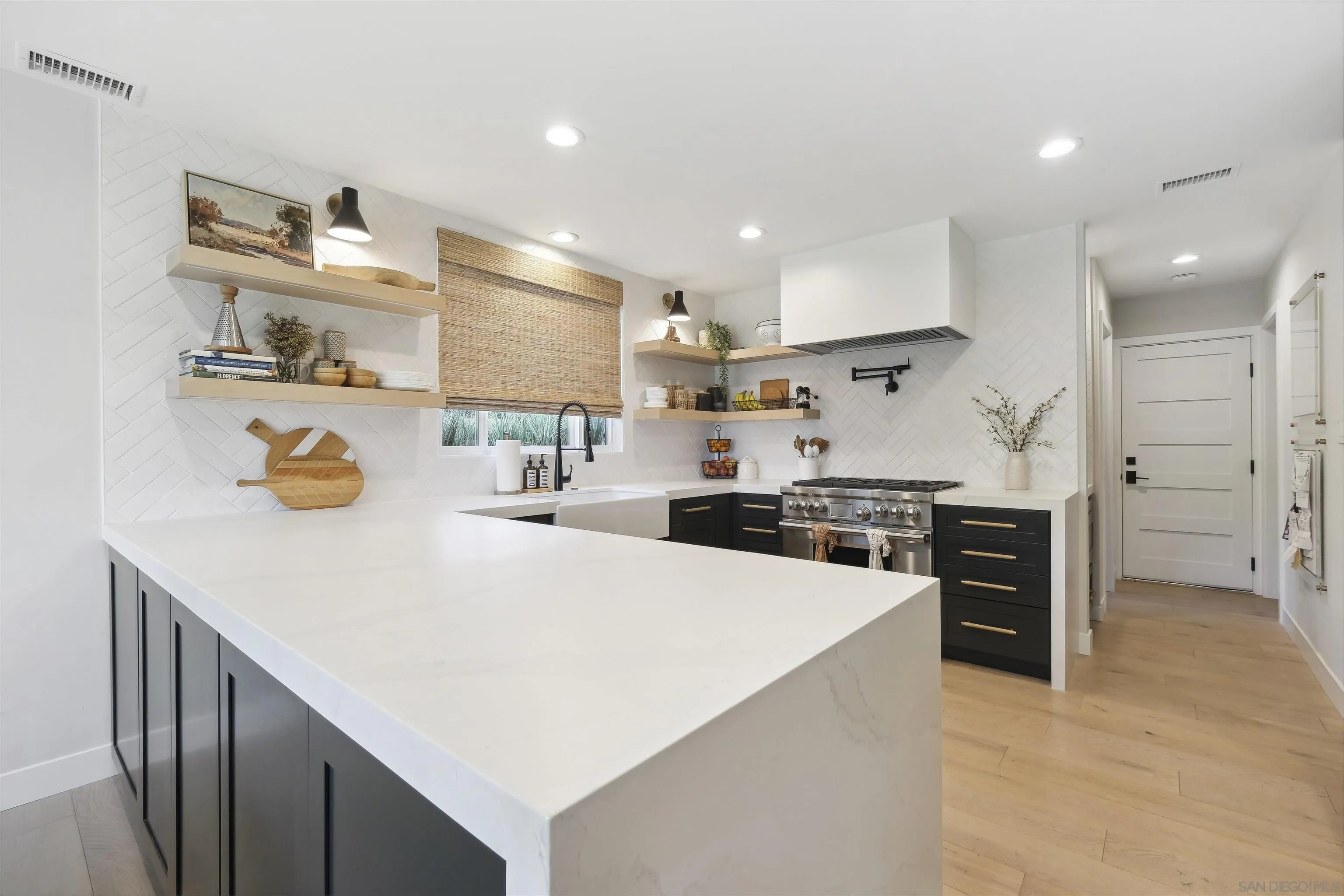 https://cdn.realtyfeed.com/cdn/127/260012632/fda6e1b0345b37d4e80db48de1f184a6.webp