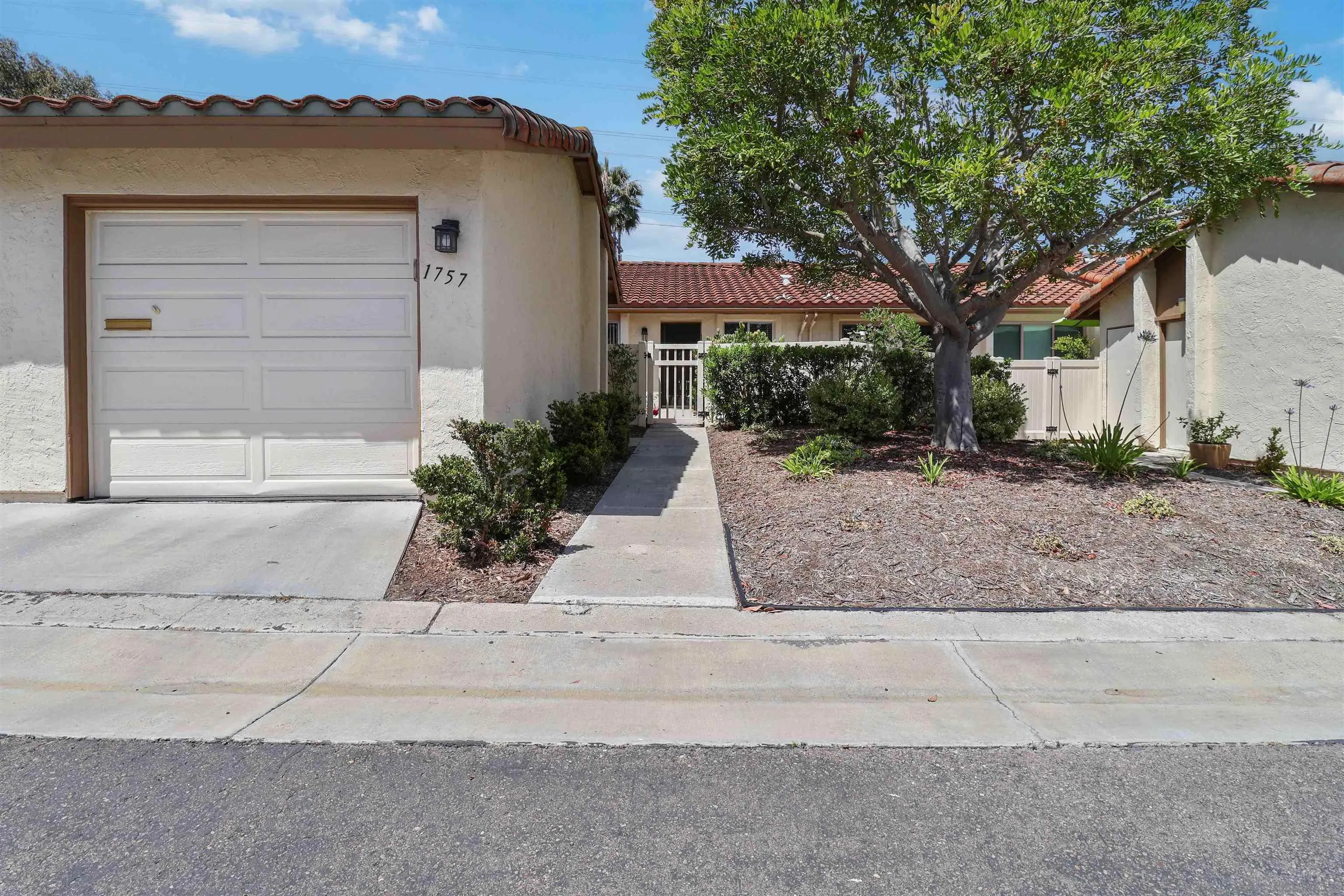 Photo #2: 260012634 Listing: Photo #2