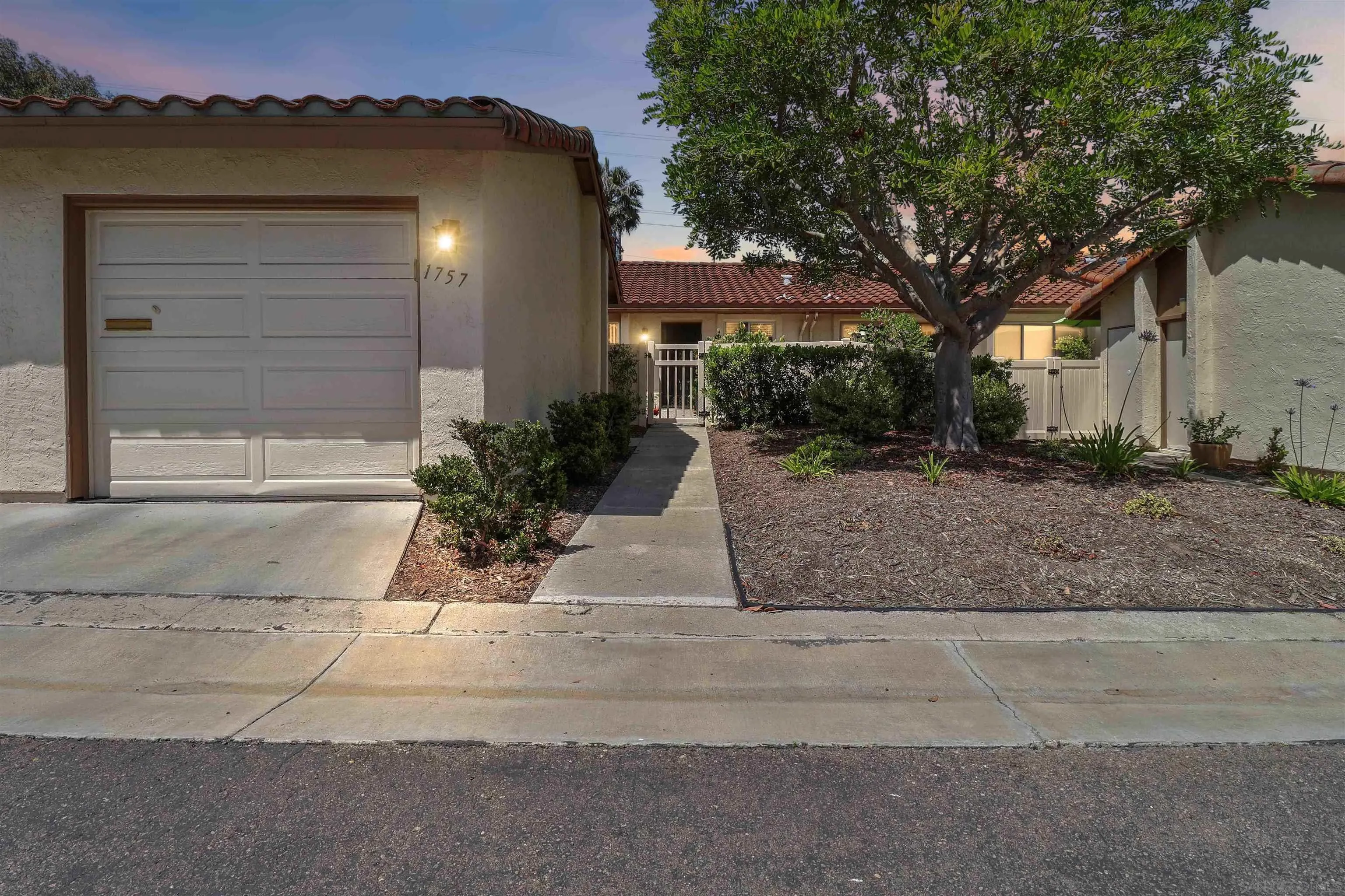 Photo #1: 260012634 Listing: Photo #1