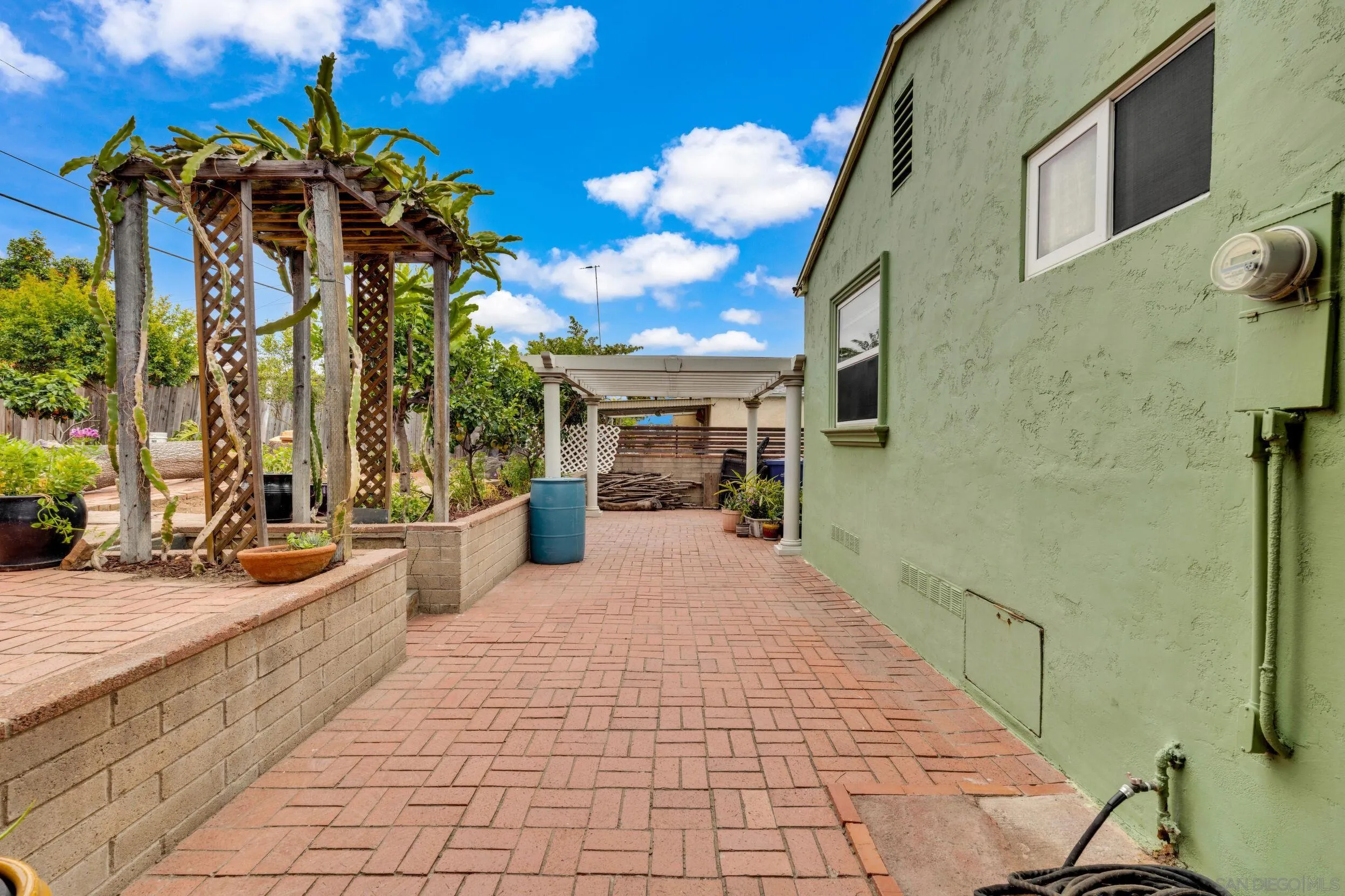 https://cdn.realtyfeed.com/cdn/127/260012640/16333f989d6a470c5f088bc416c9376b.webp