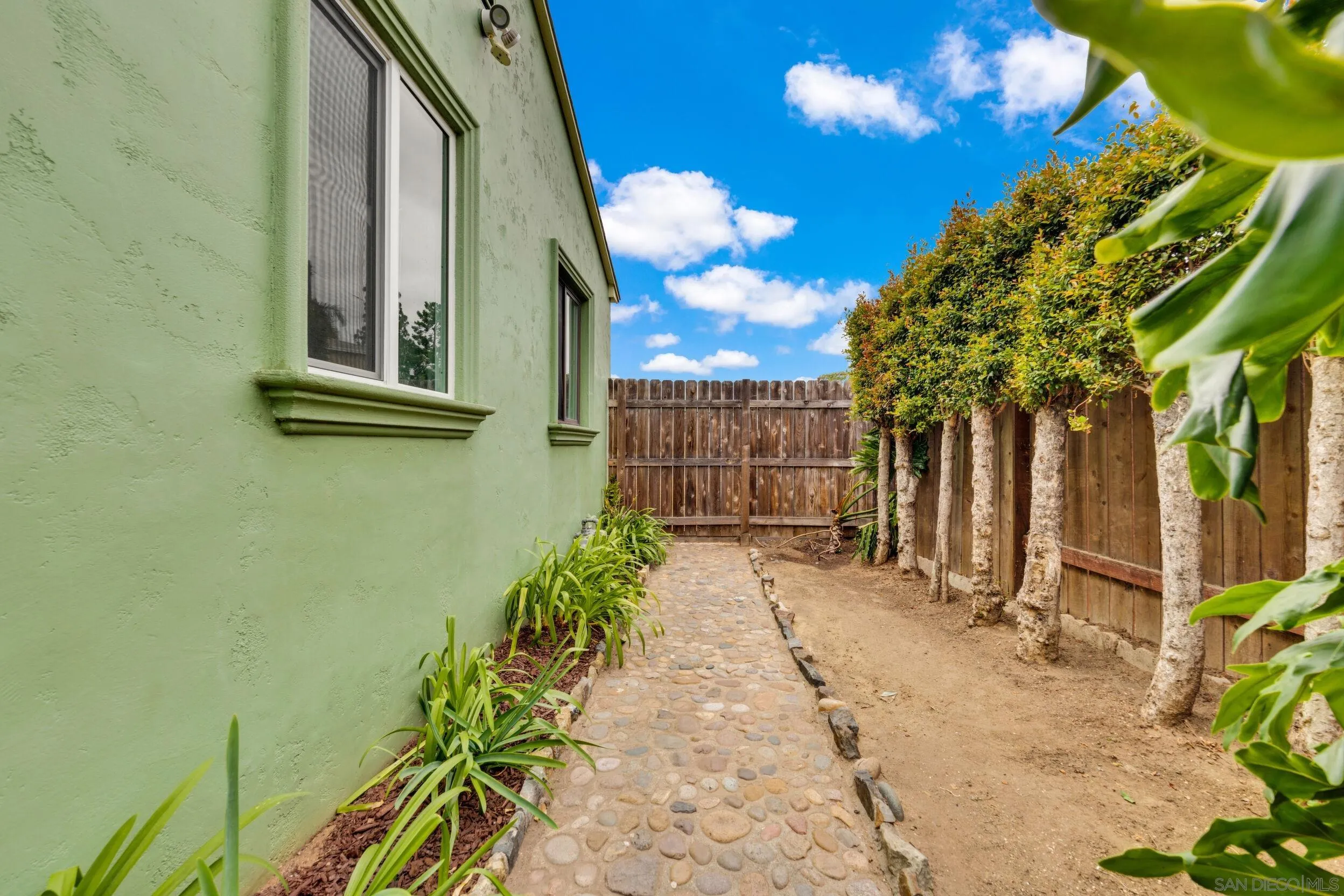 https://cdn.realtyfeed.com/cdn/127/260012640/d47f08bcc38966214195c0ae29f04164.webp