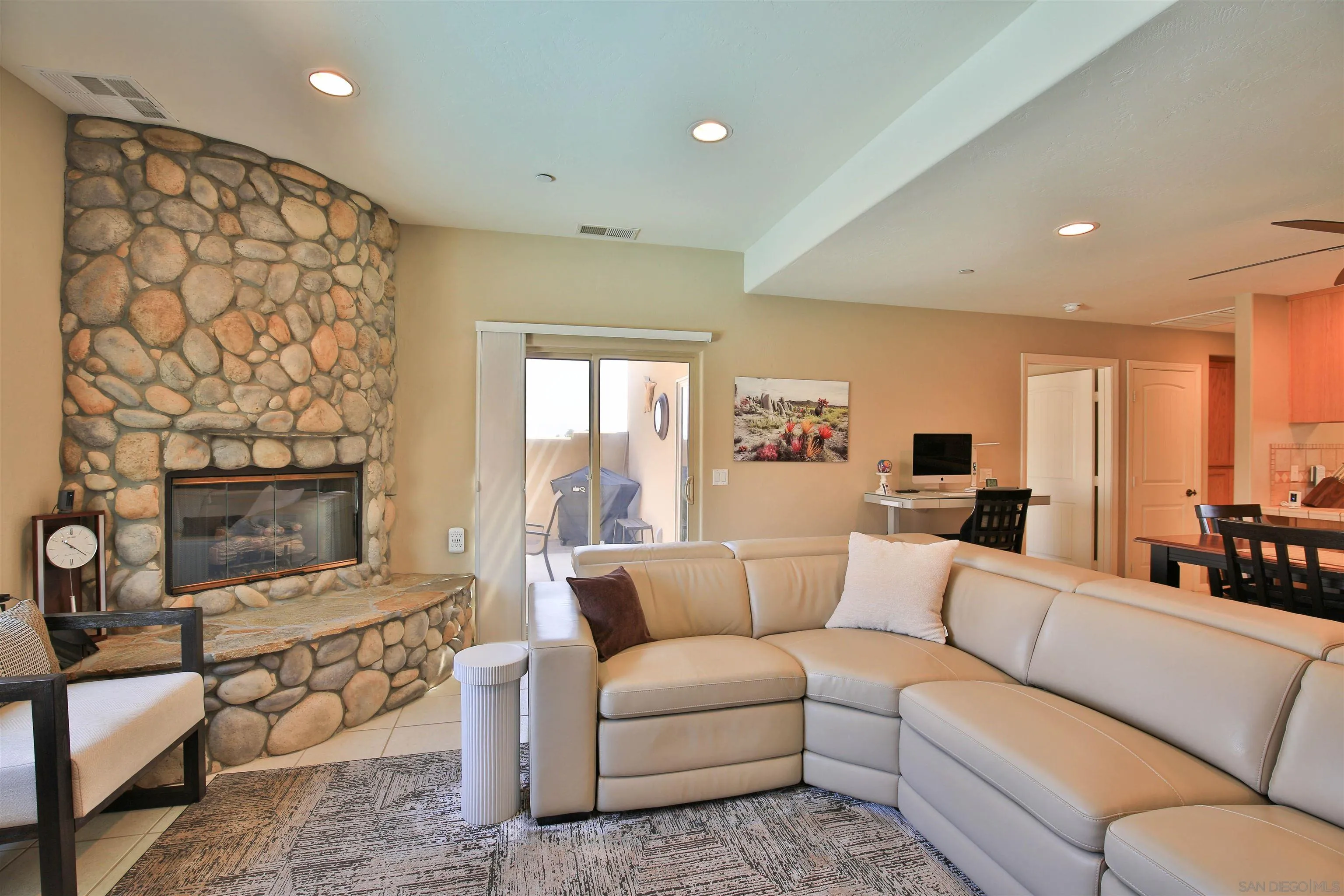 https://cdn.realtyfeed.com/cdn/127/260012643/19e41f2e1fba280961a1e5803dcd07c3.webp