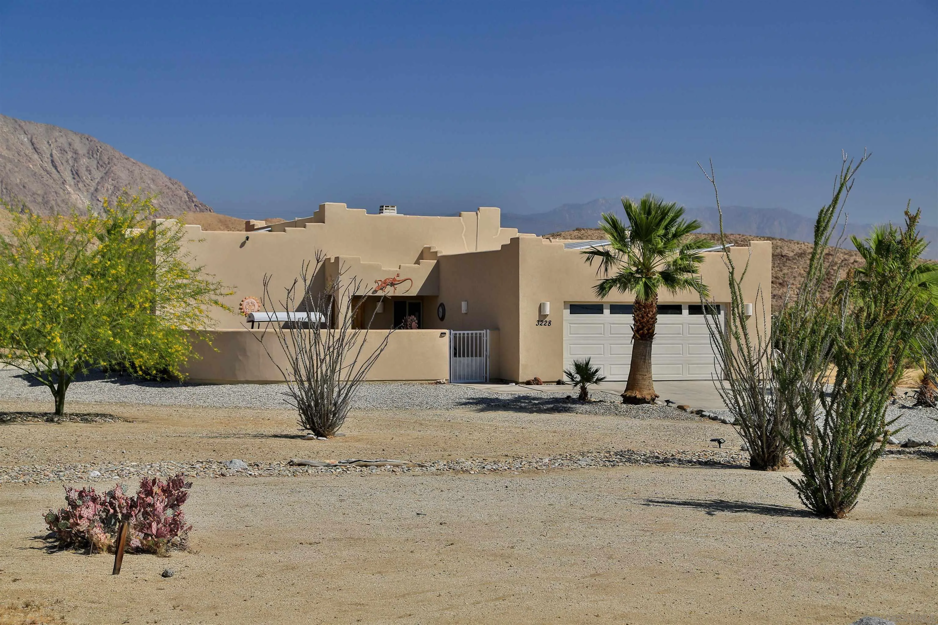 https://cdn.realtyfeed.com/cdn/127/260012643/249867414aa6ed2ecaba45a41514a14b.webp