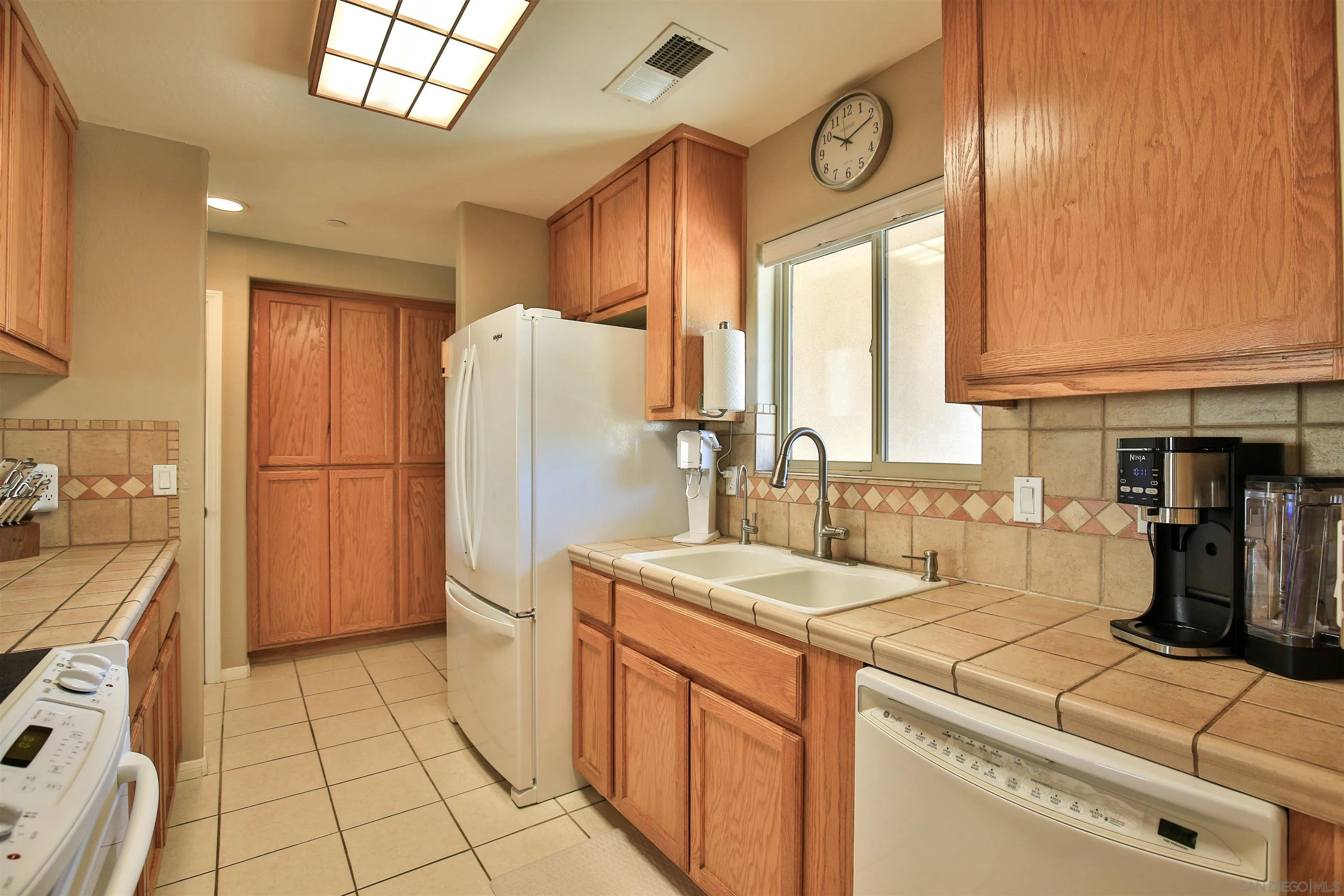 https://cdn.realtyfeed.com/cdn/127/260012643/303b2a0d68dcc38fea2dd3fd4972b5f6.webp