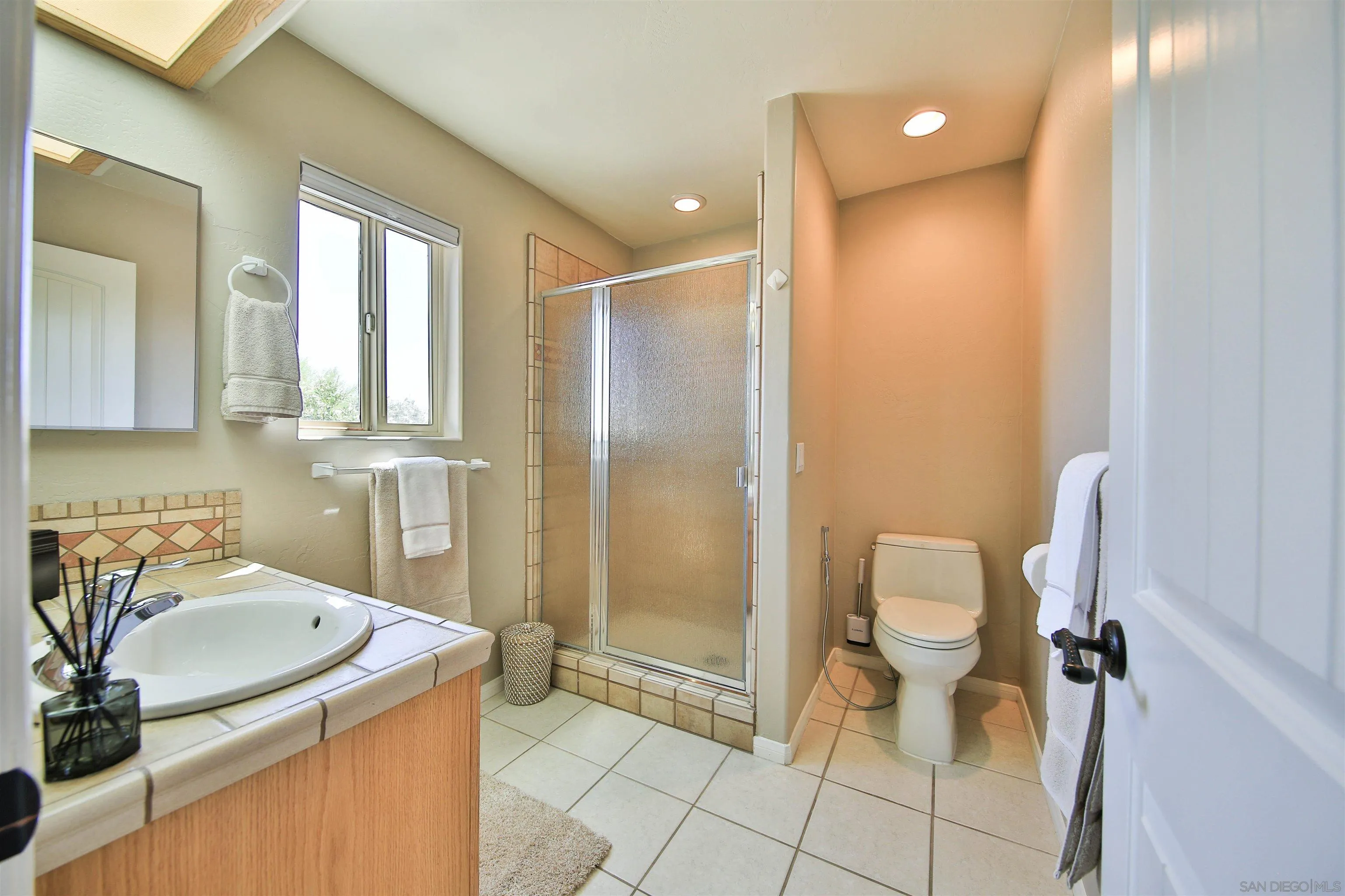 https://cdn.realtyfeed.com/cdn/127/260012643/9919fa524e9f441a0a8c9b45f64ceeb9.webp
