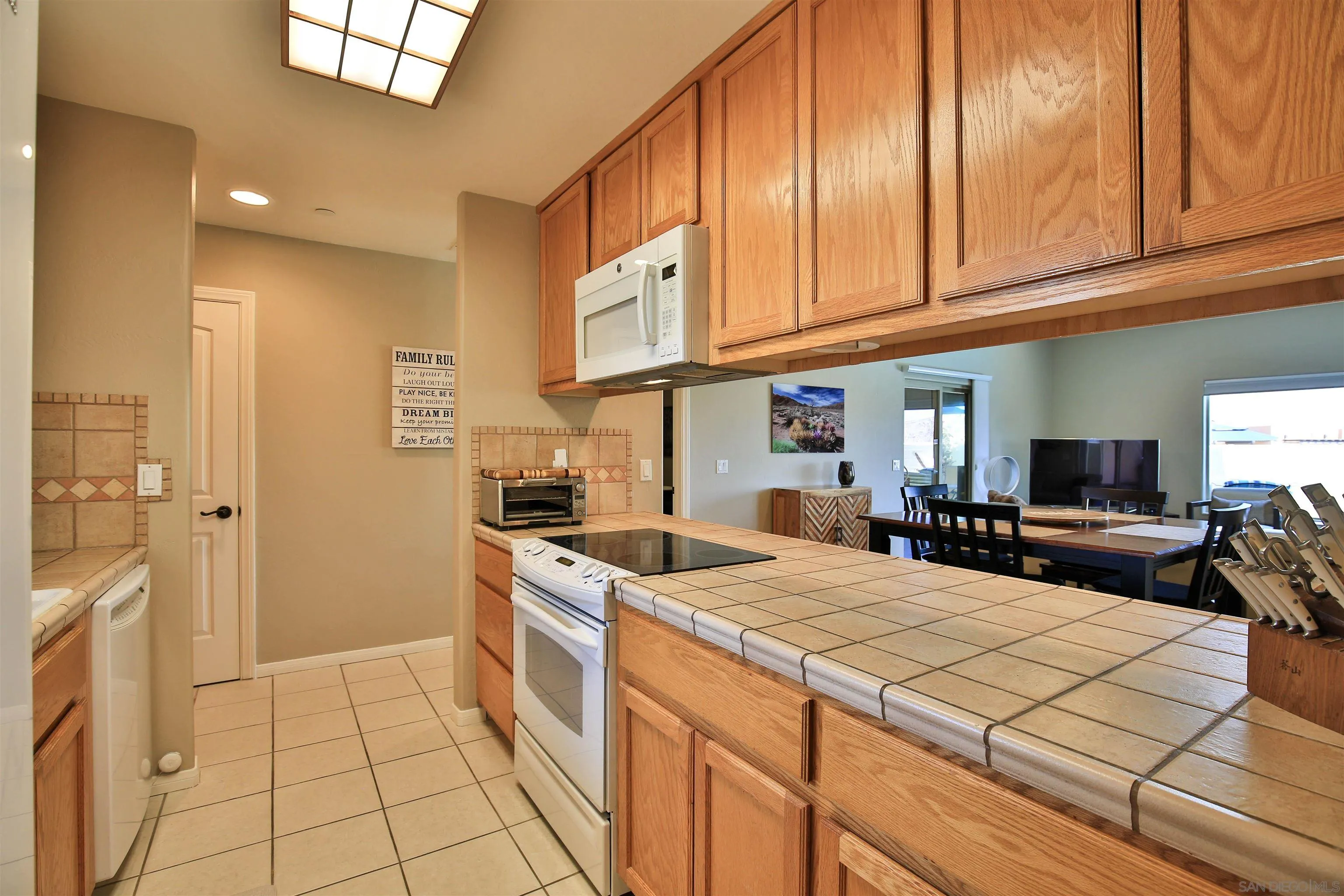 https://cdn.realtyfeed.com/cdn/127/260012643/b022924bac197cef20c2cd41cacdb425.webp