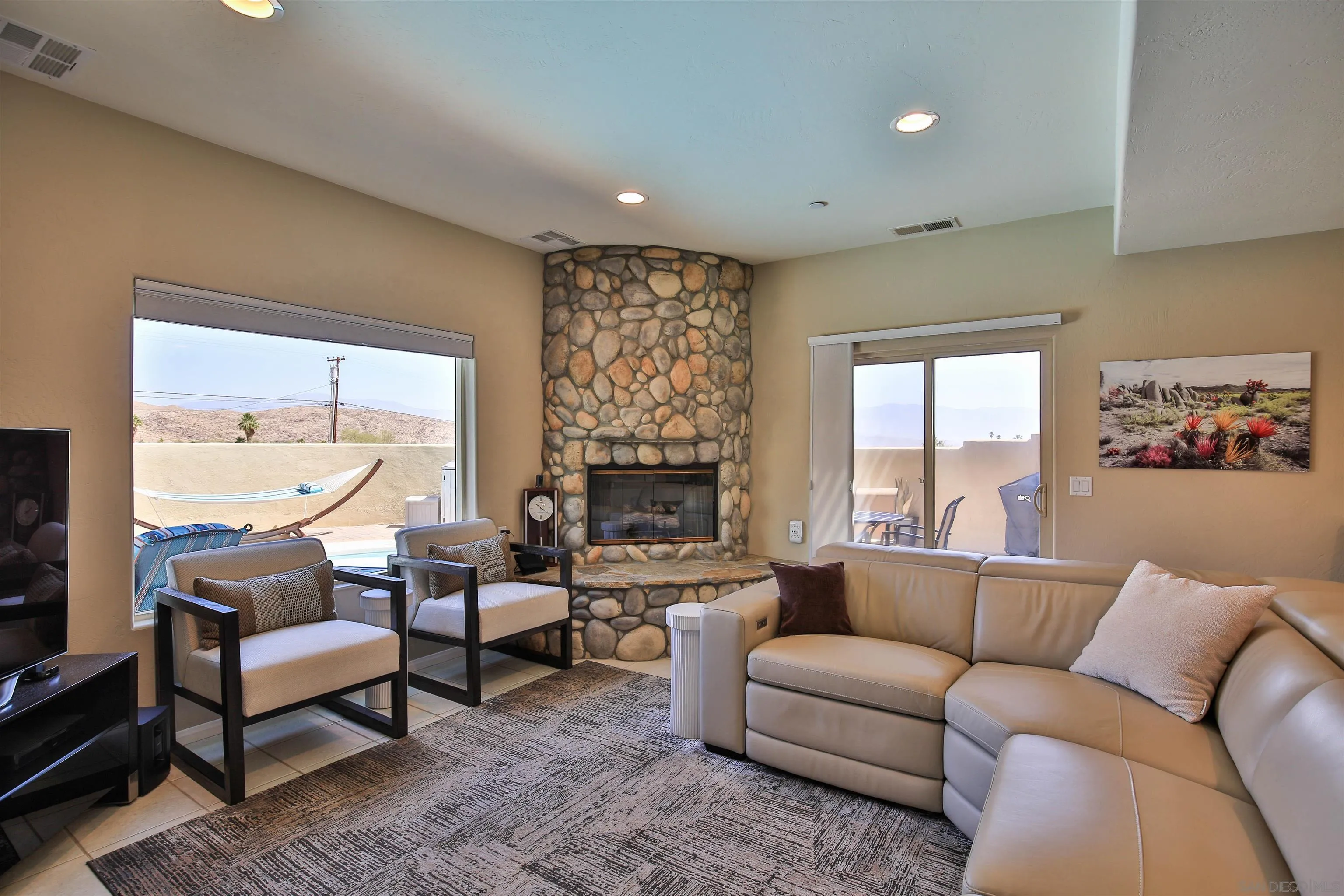 https://cdn.realtyfeed.com/cdn/127/260012643/e00c7dcdfe70b2691570106fcc145fbc.webp
