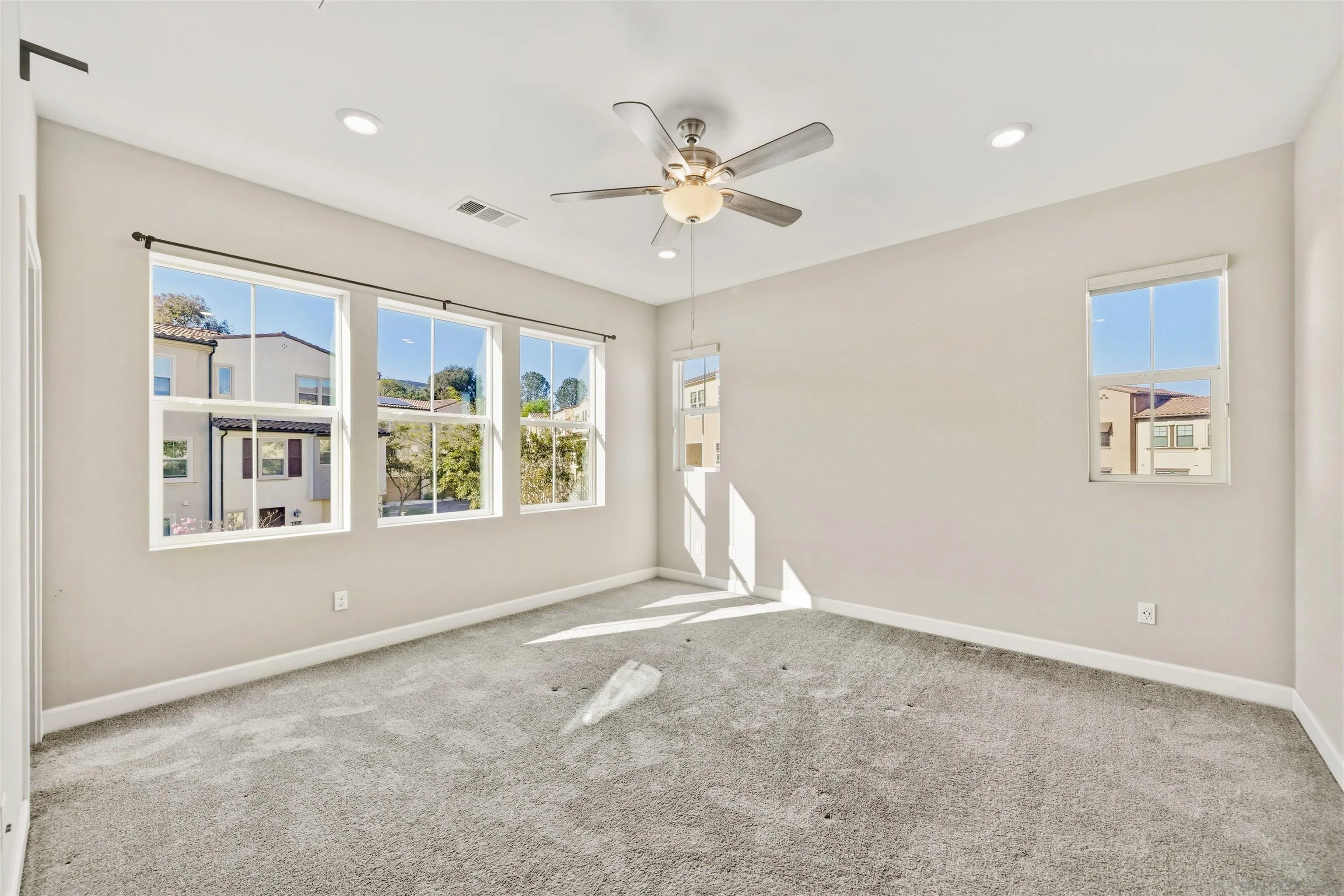 https://cdn.realtyfeed.com/cdn/127/260012661/157dd2e399c26ceb391b50a196e8a322.webp