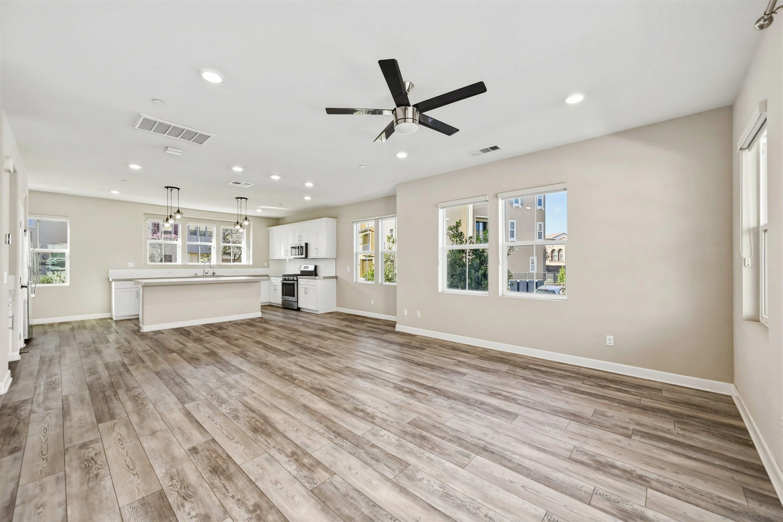 https://cdn.realtyfeed.com/cdn/127/260012661/50d014c7a01c629c2686c9d57d096e5a.webp