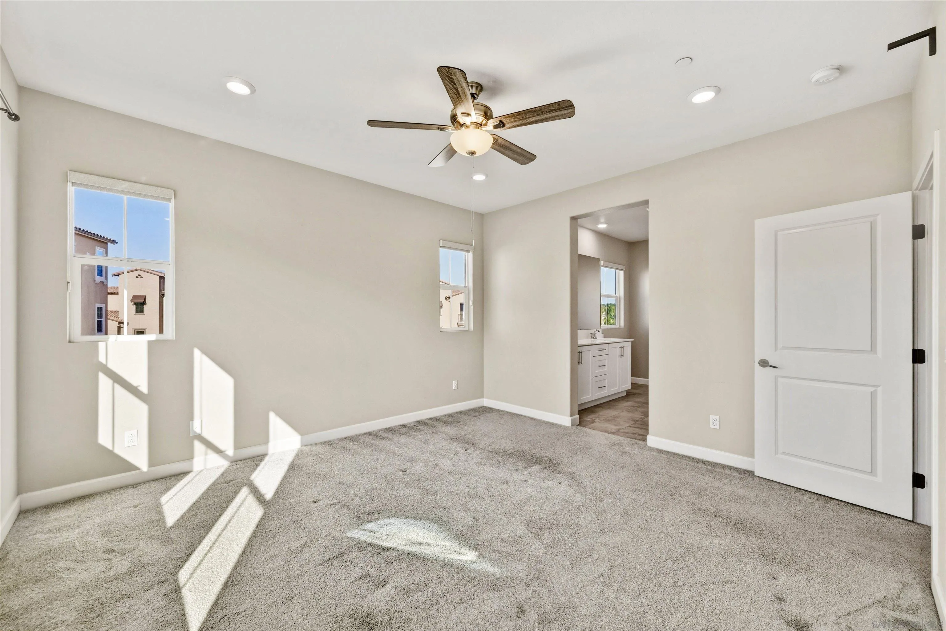 https://cdn.realtyfeed.com/cdn/127/260012661/89c4a5da4c252cca08c6d4c20dacdab0.webp