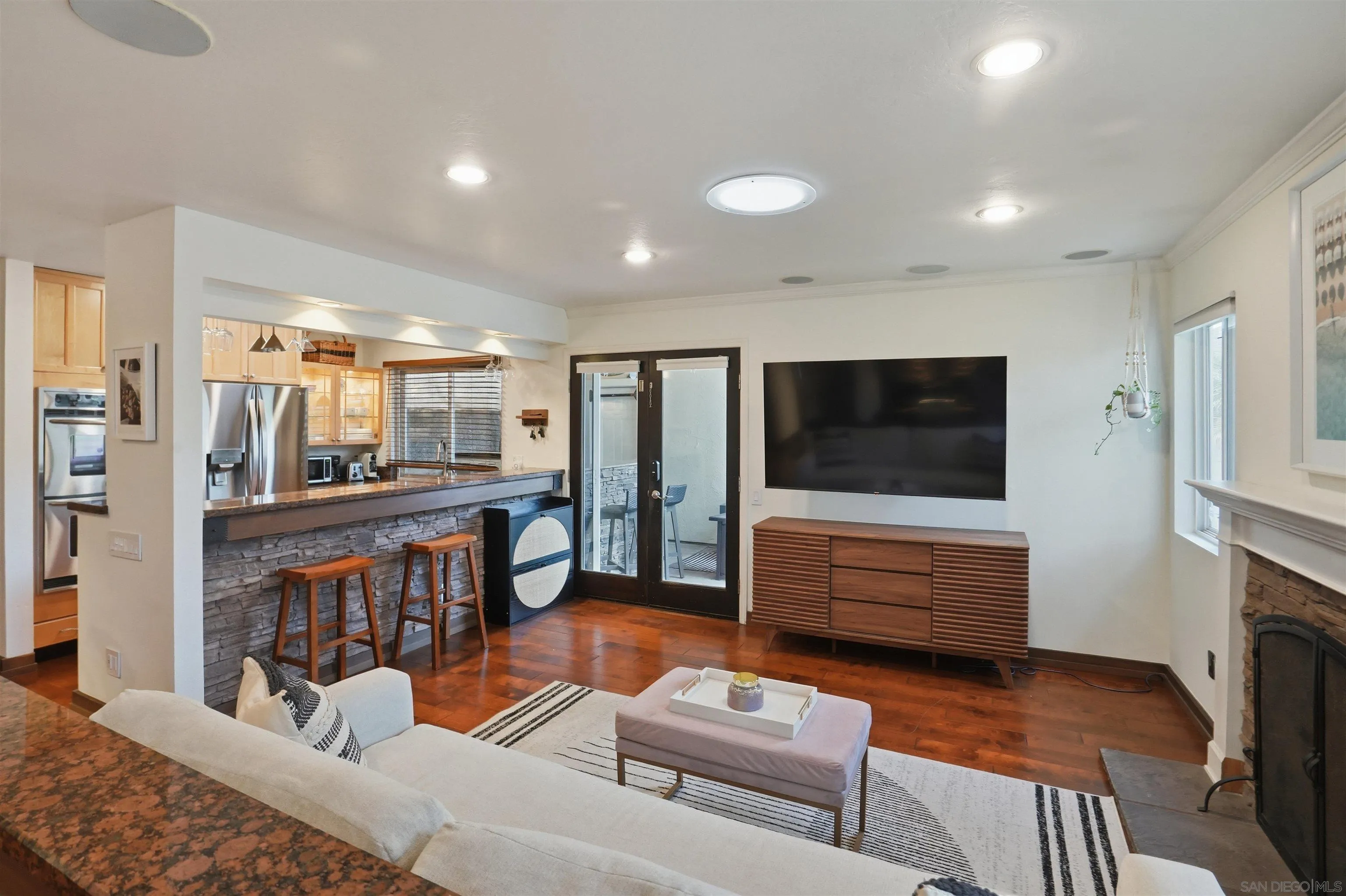 Photo #2: 260012664 Listing: Photo #2