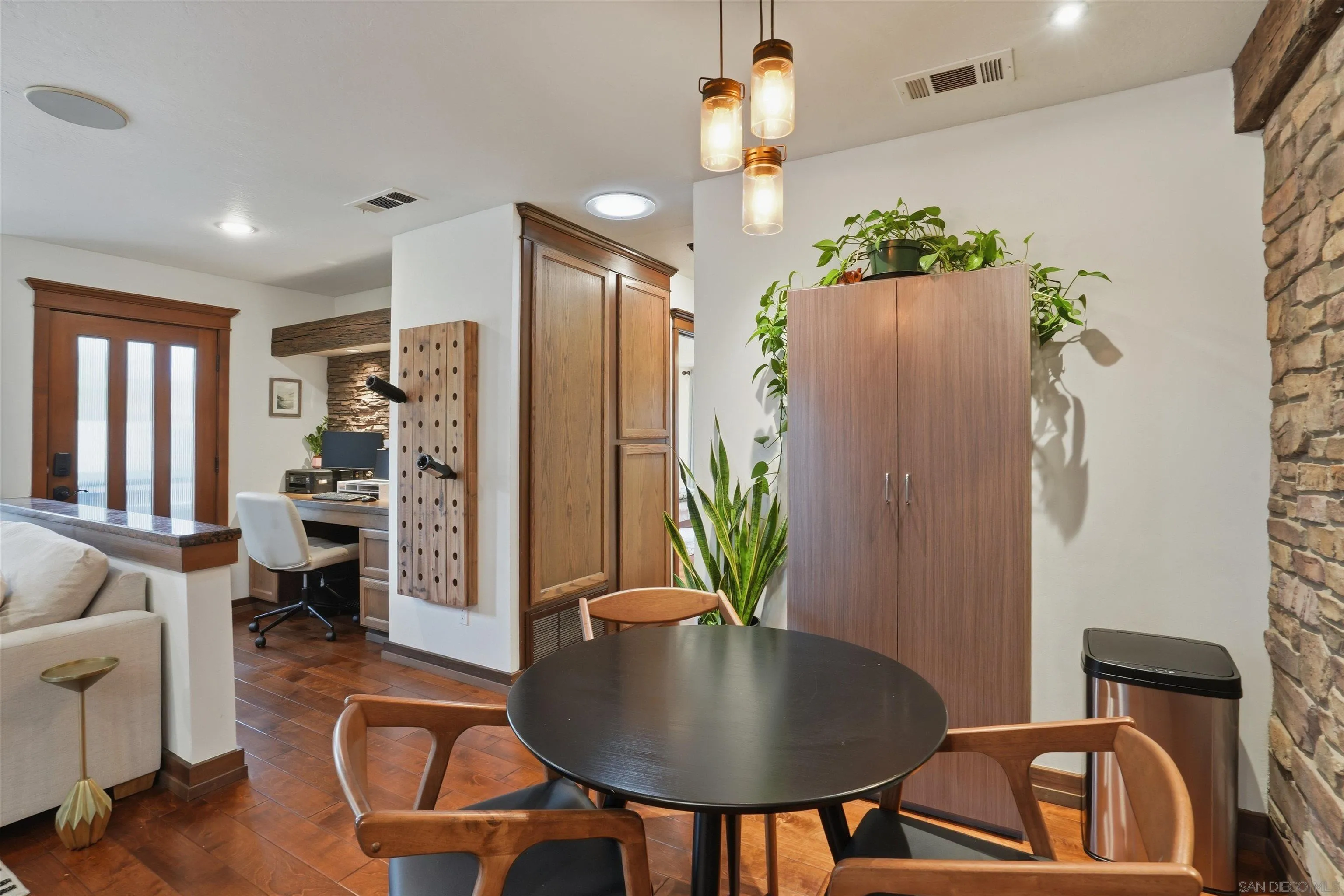 Photo #3: 260012664 Listing: Photo #3