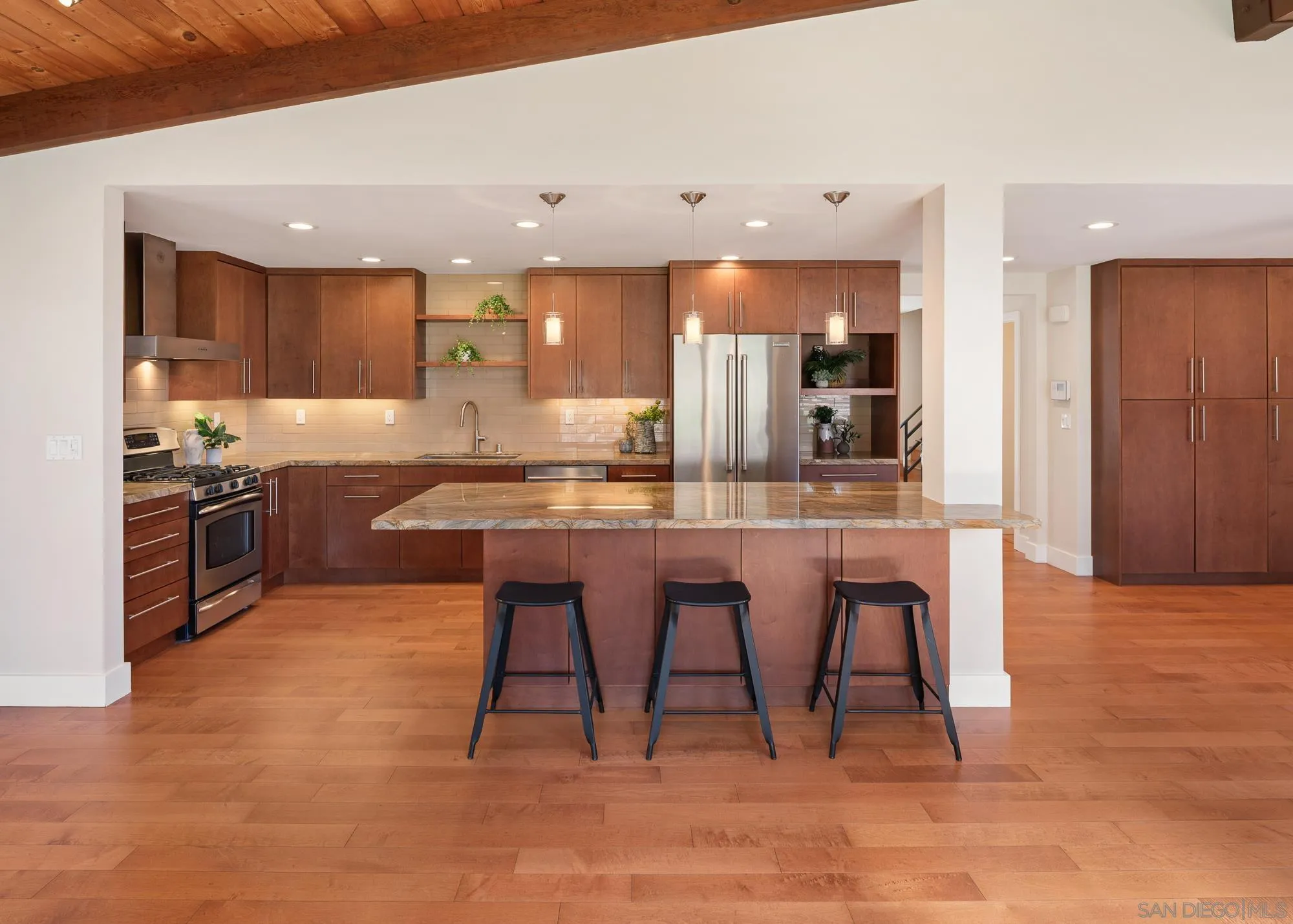 https://cdn.realtyfeed.com/cdn/127/260012670/88954ee49d675f3378df7fbe221e75b7.webp