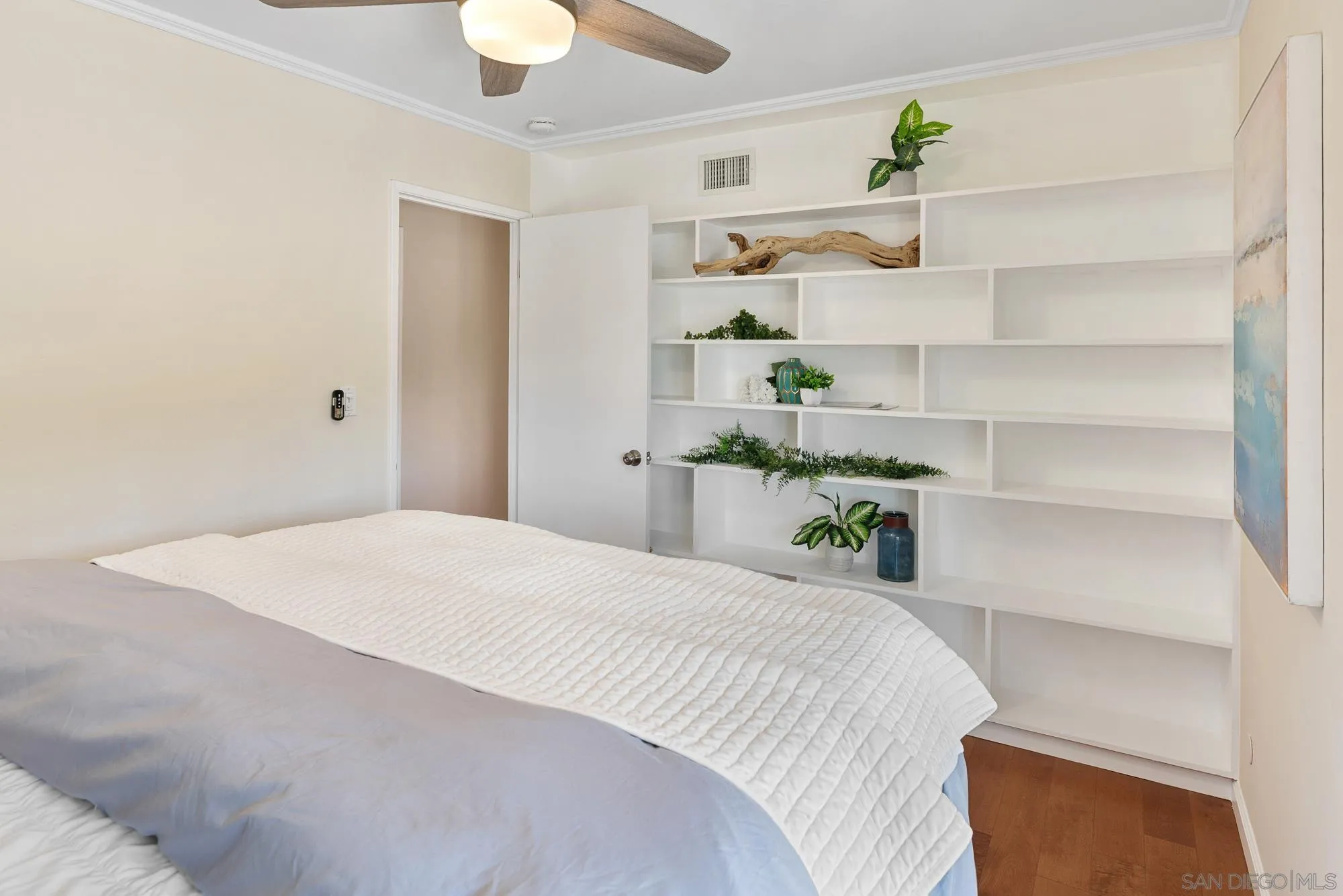 https://cdn.realtyfeed.com/cdn/127/260012670/896be59d73f916cb74ca2e17edd04ce8.webp