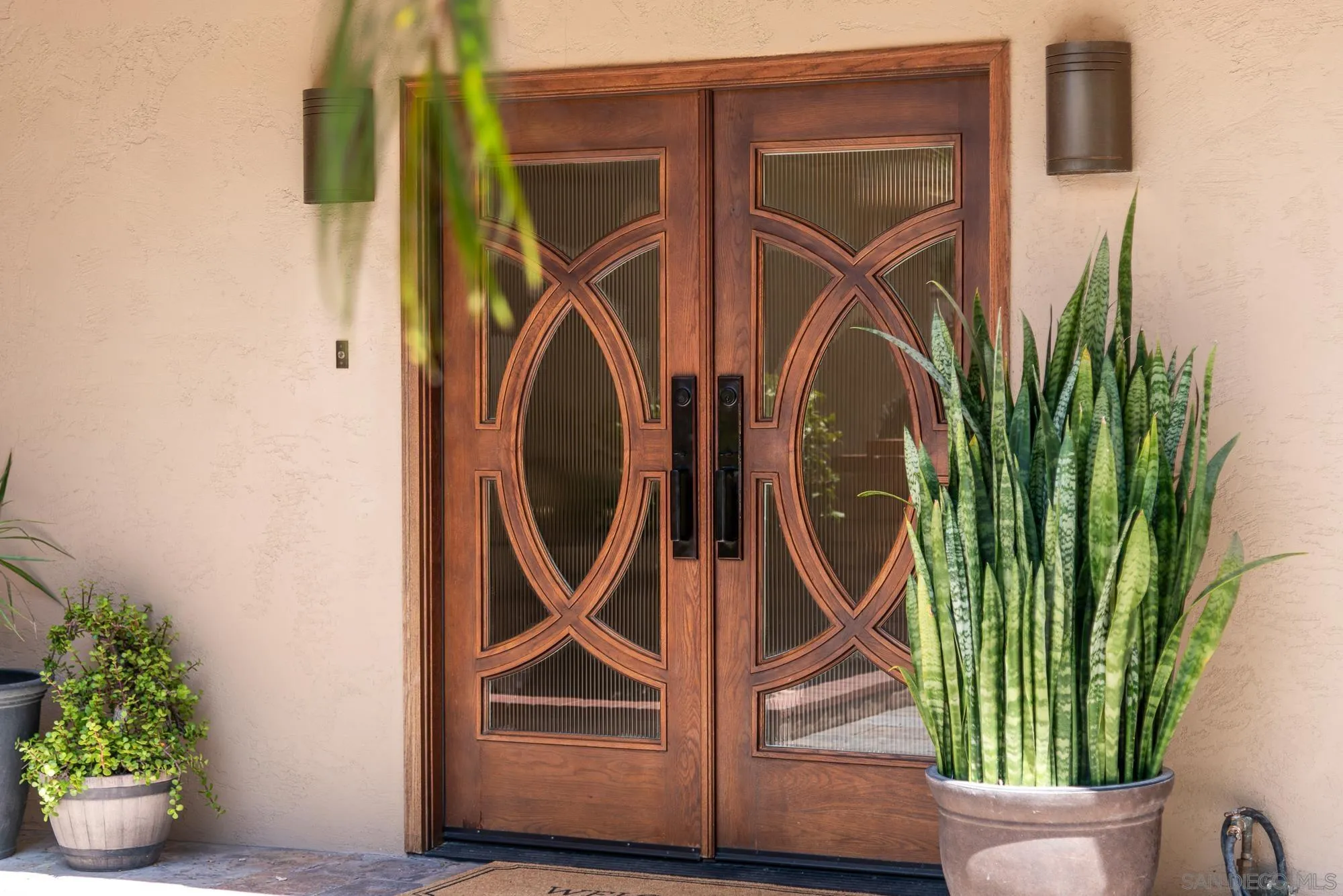https://cdn.realtyfeed.com/cdn/127/260012670/e917f79a4b101c0d3ca573d8ef47abb5.webp