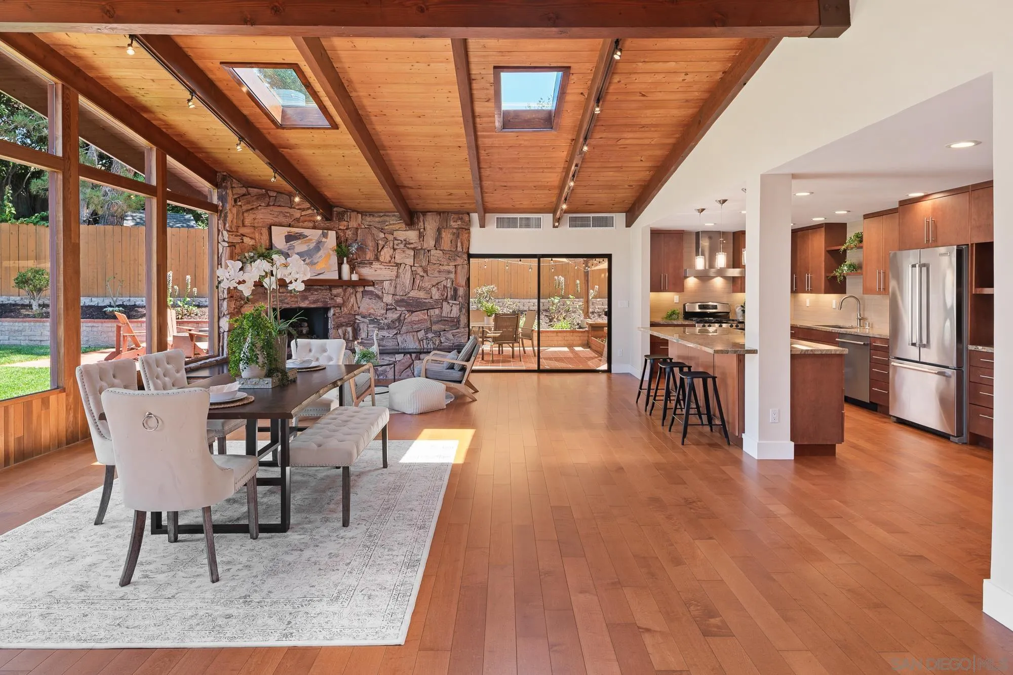 https://cdn.realtyfeed.com/cdn/127/260012670/f90969fdfe55024b46929aaa85190363.webp