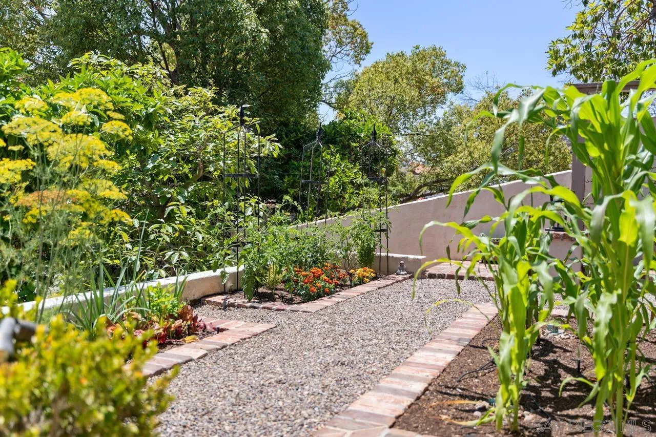 https://cdn.realtyfeed.com/cdn/127/260012684/4f1f3529f827f1f77952aa2c8324a03f.webp