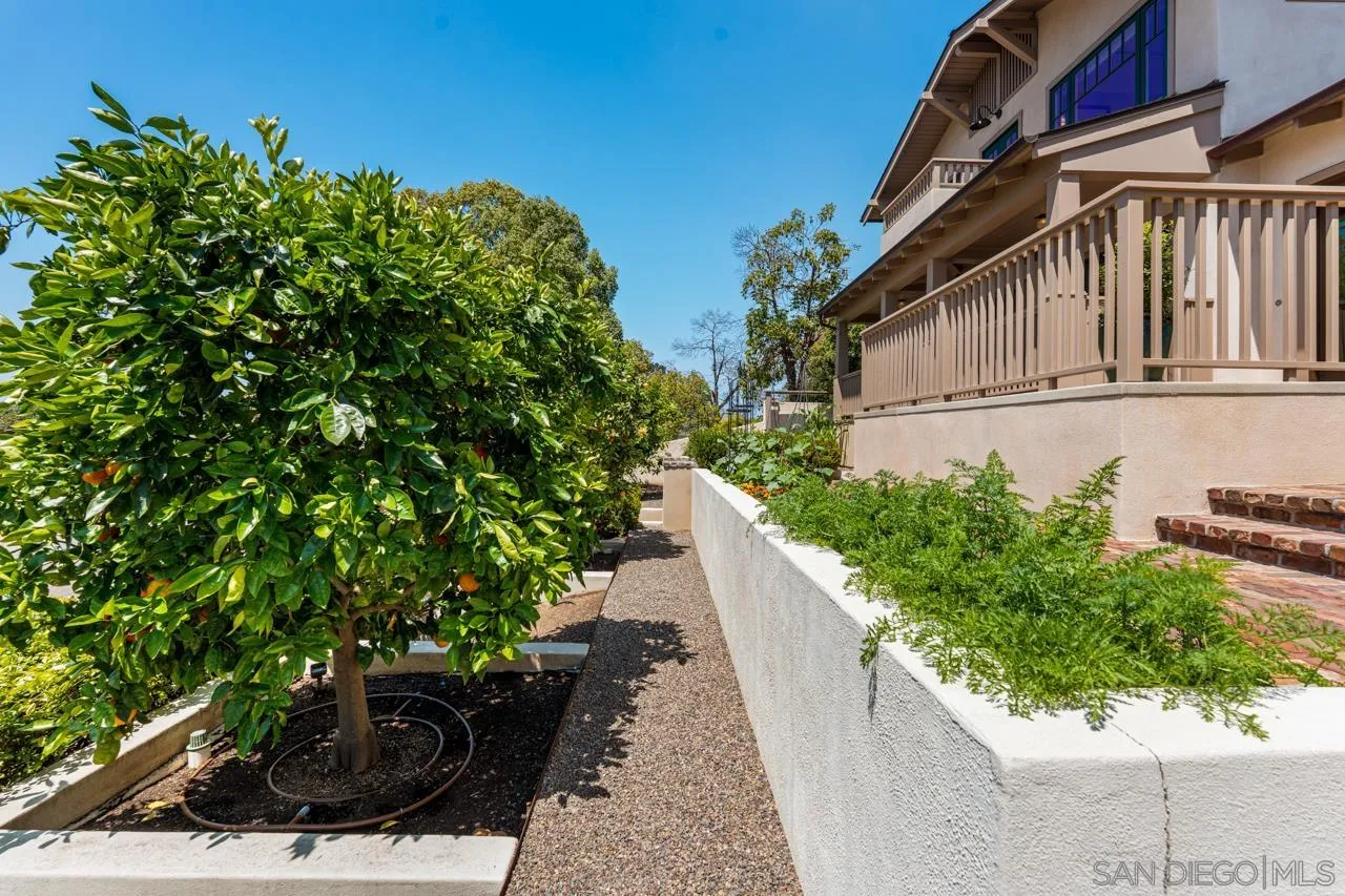 https://cdn.realtyfeed.com/cdn/127/260012684/8659897cd6da727bc4baf6d8e79ff3c4.webp