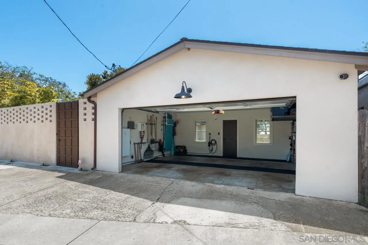 https://cdn.realtyfeed.com/cdn/127/260012684/8c0554f354ac6a4be96c89c65870af54.webp