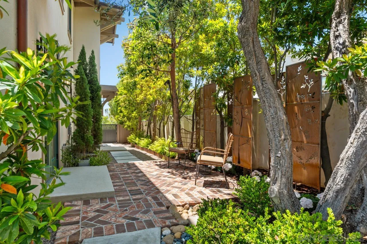 https://cdn.realtyfeed.com/cdn/127/260012684/b7eed23671e17ce8eced920e33fbf312.webp