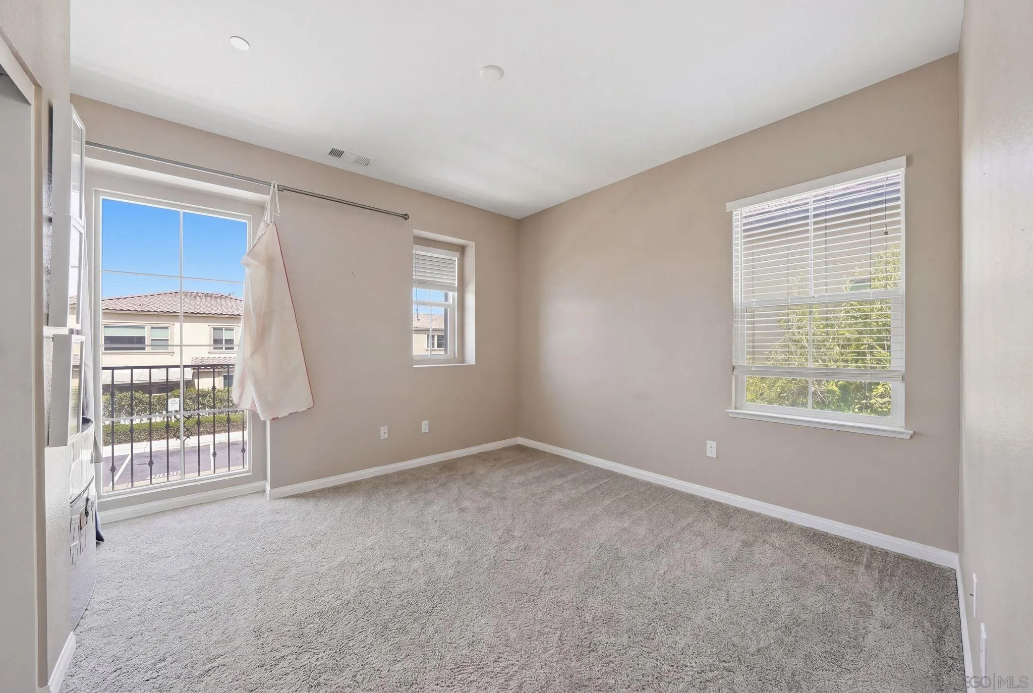 https://cdn.realtyfeed.com/cdn/127/260012687/1d252f617afe1aba0c7182feeef8bb6d.webp