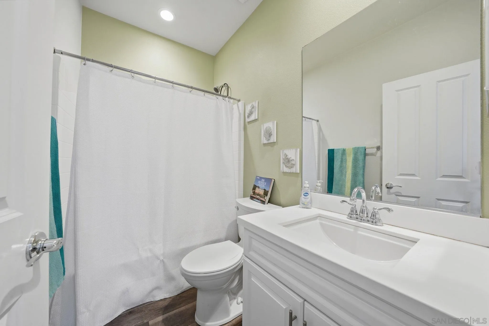 https://cdn.realtyfeed.com/cdn/127/260012687/9a2a8525975944a8e29291a248bf1531.webp