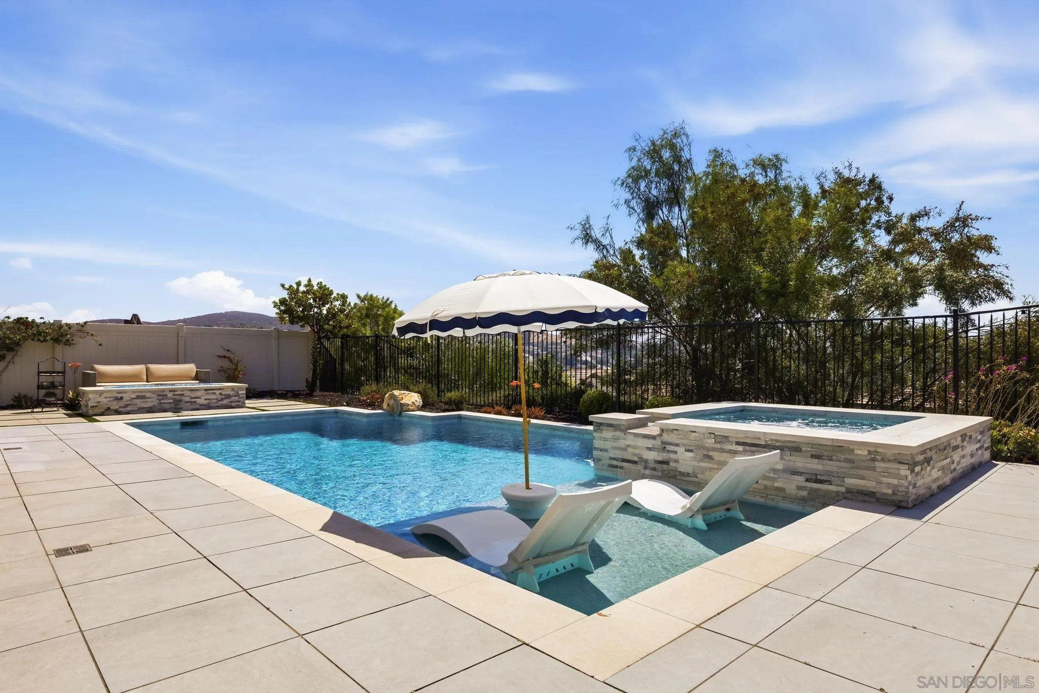 https://cdn.realtyfeed.com/cdn/127/260012699/2dcc85f5513cf3a0f50ab2d593e4f0c9.webp