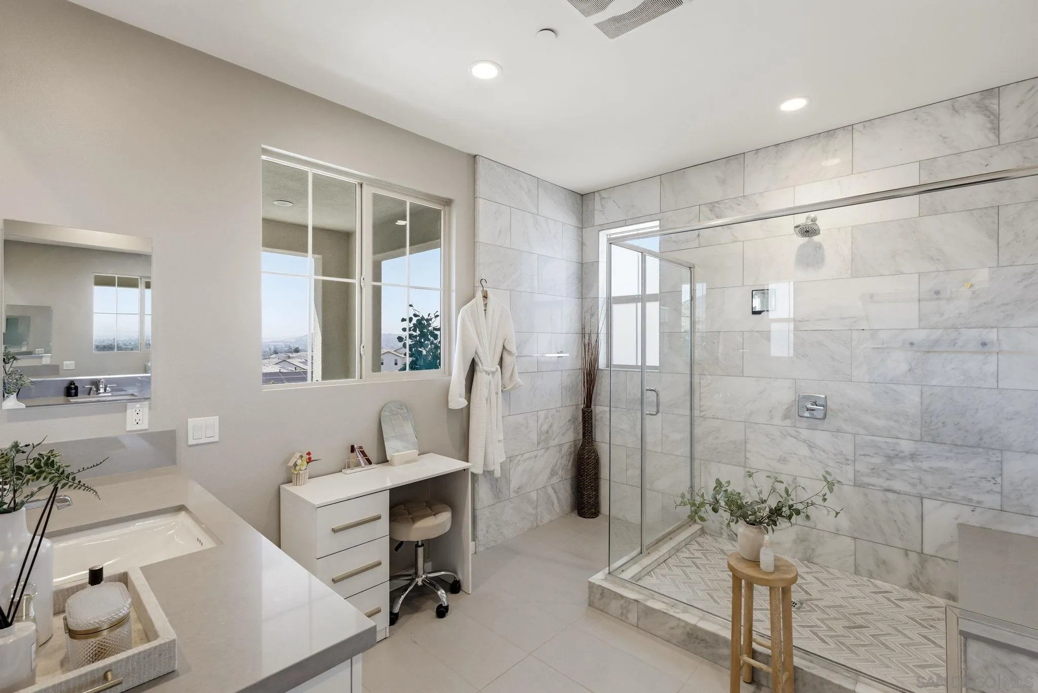 https://cdn.realtyfeed.com/cdn/127/260012699/43bd883cbae05c980f2f17e4d4a0c597.webp