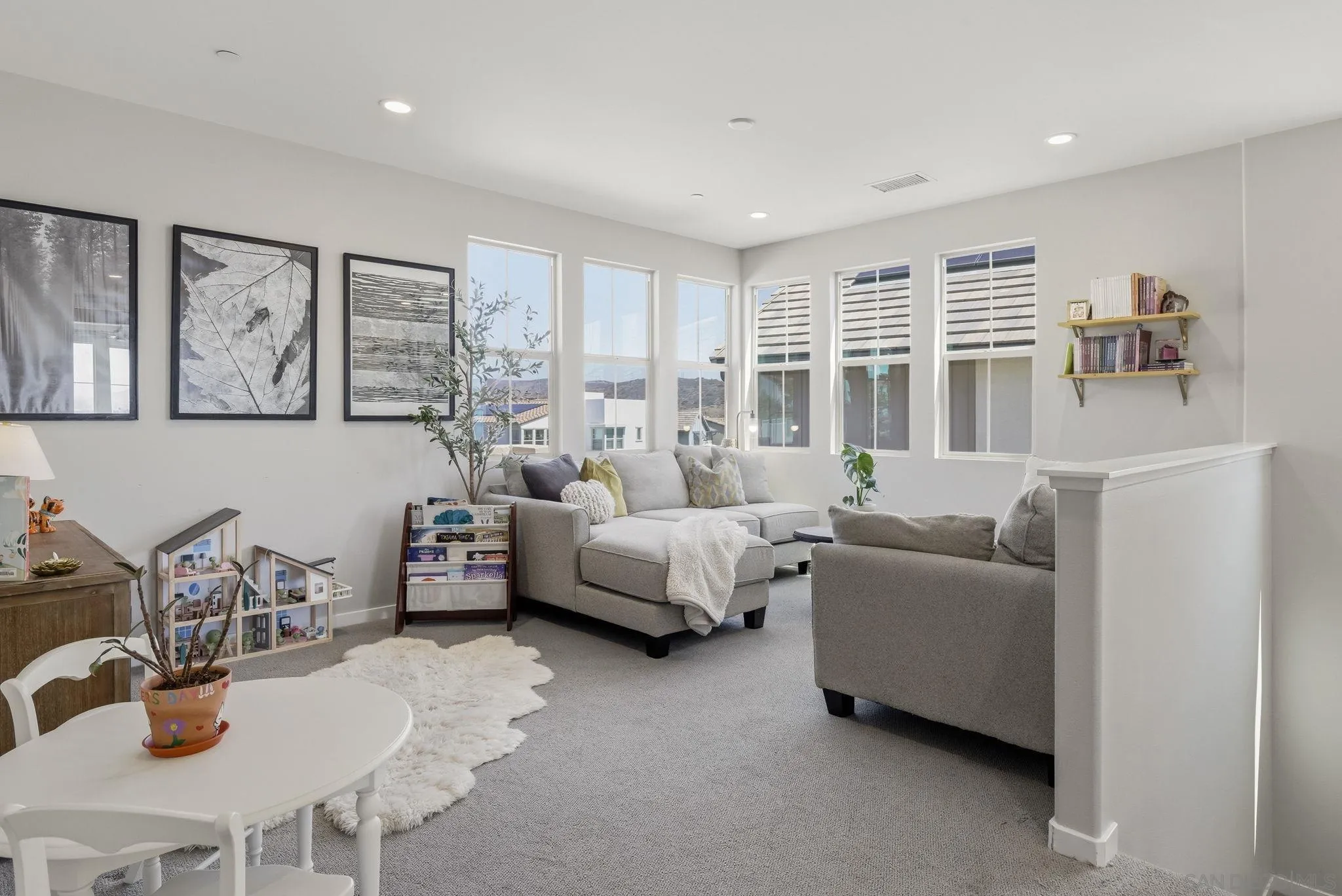 https://cdn.realtyfeed.com/cdn/127/260012699/61cf98a1cafdc926ab084c9851b6990e.webp