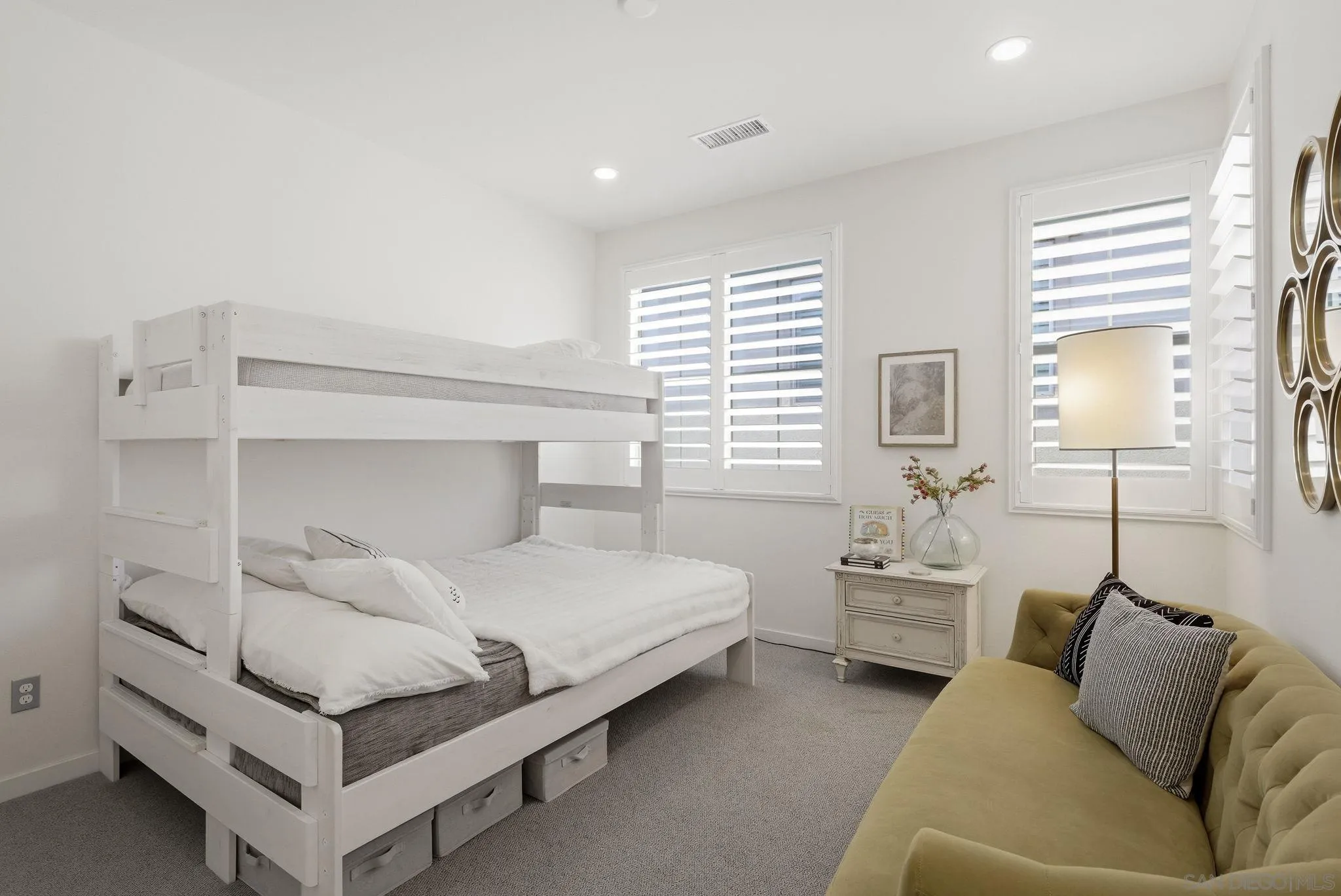 https://cdn.realtyfeed.com/cdn/127/260012699/c4e198ec7542b49bdb851c28265937ca.webp
