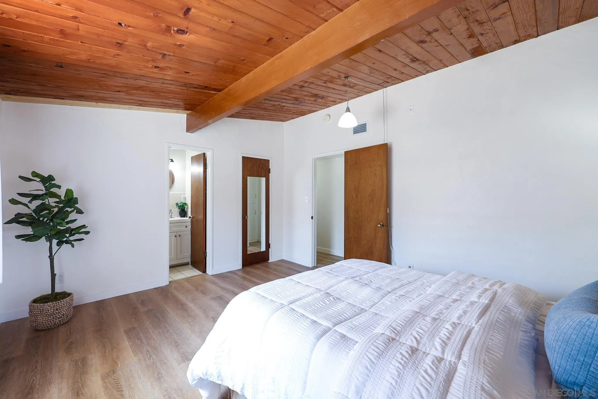 https://cdn.realtyfeed.com/cdn/127/260012702/2651bfd0f2dbcf5530ac1ecaf3709176.webp