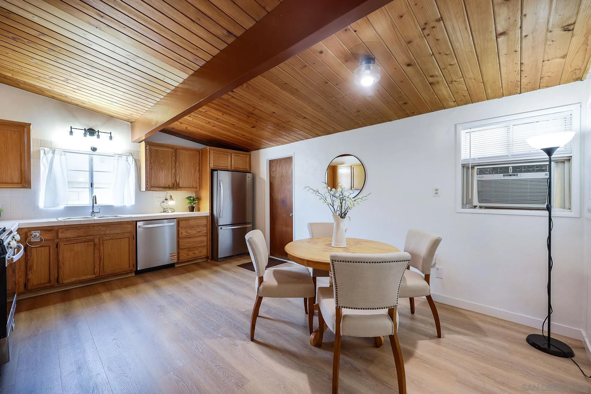 https://cdn.realtyfeed.com/cdn/127/260012702/28a49b8eb79d7c6d2ce1c1e487ee8d14.webp