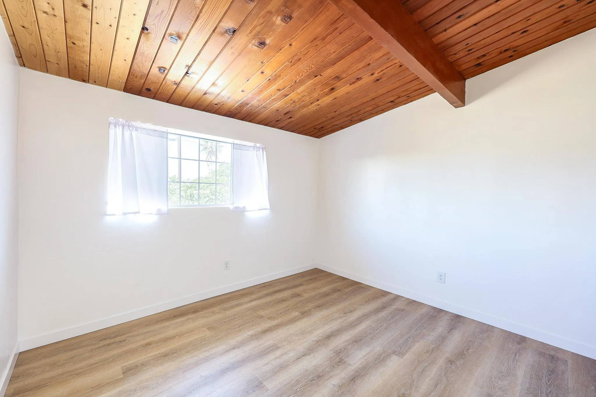 https://cdn.realtyfeed.com/cdn/127/260012702/41dad8b9ea0a1d50afcc4ccad50b7b10.webp