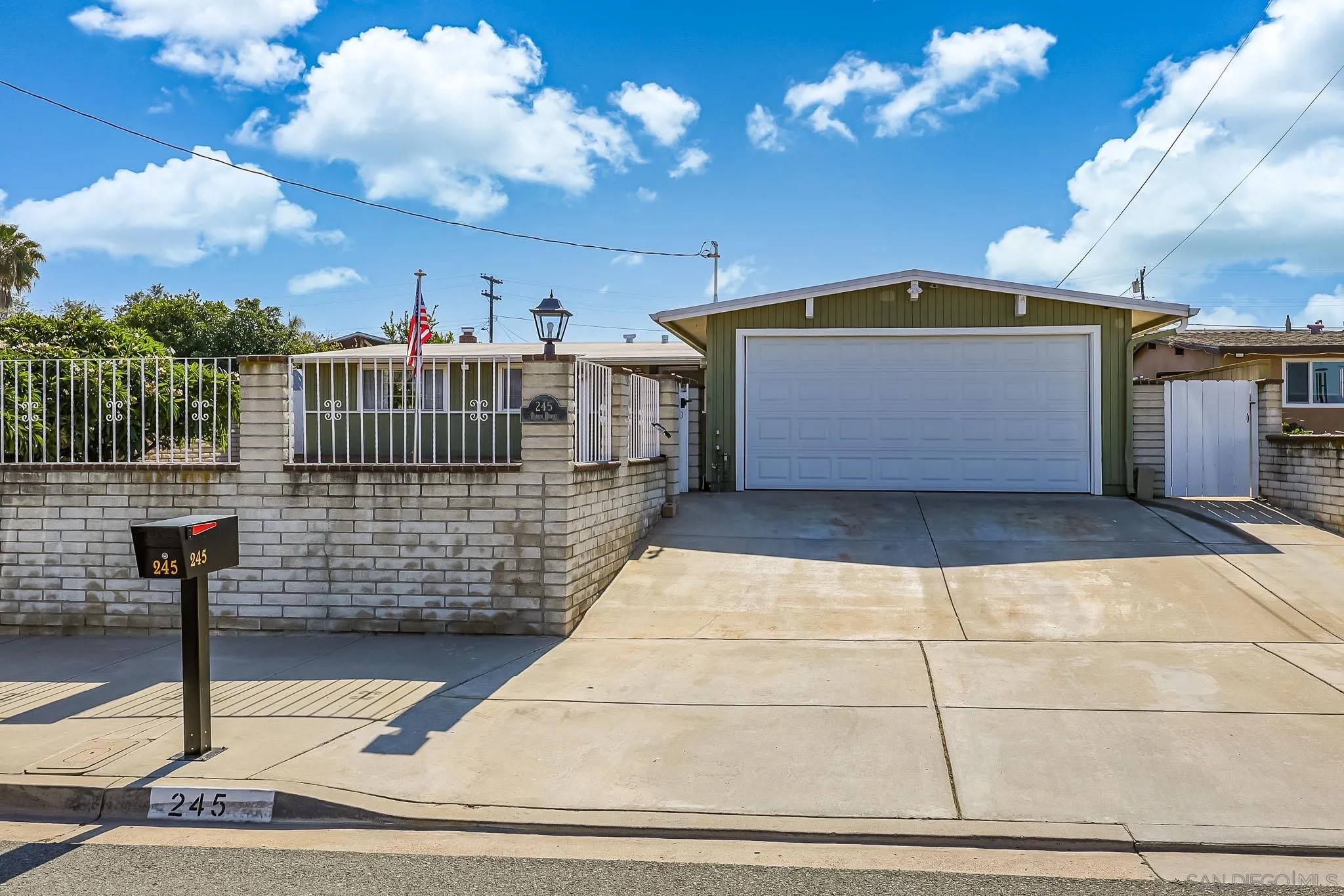 https://cdn.realtyfeed.com/cdn/127/260012702/4e6207eebba34a642475dfc762ff6535.webp