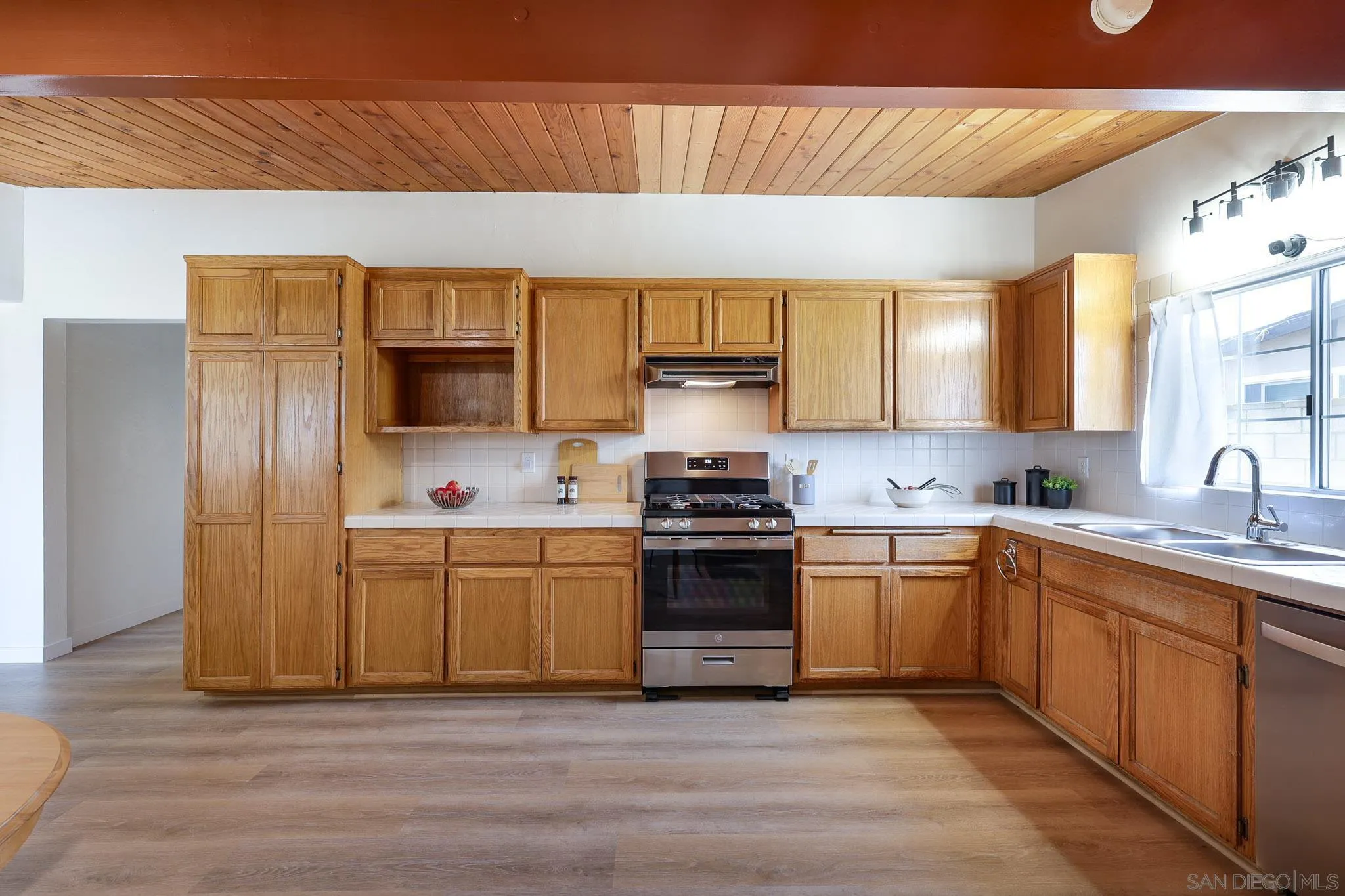 https://cdn.realtyfeed.com/cdn/127/260012702/c1851de8029f33fea6e268d7dc4d256e.webp