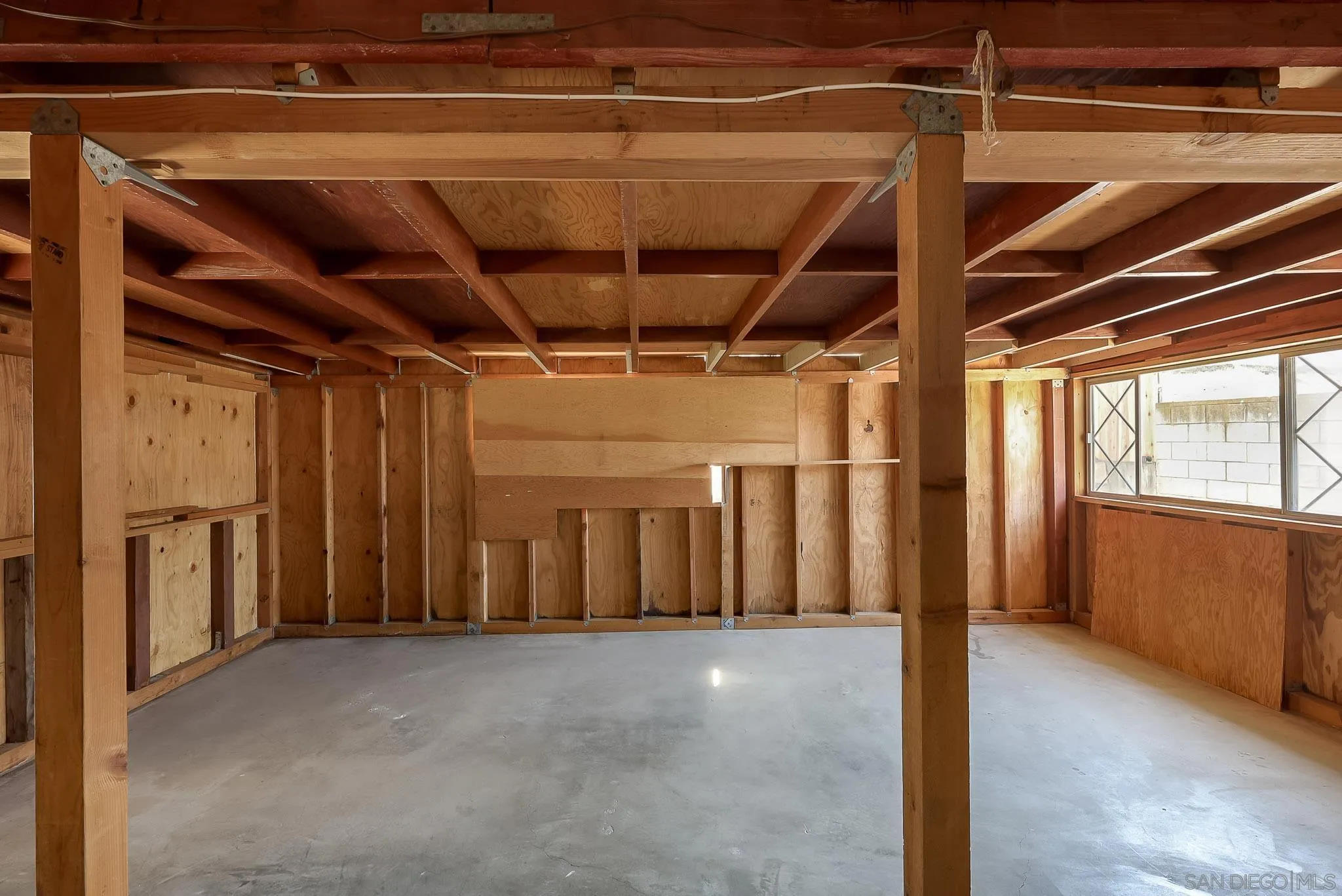 https://cdn.realtyfeed.com/cdn/127/260012702/ccb4db9a72cbc9061360e8d77fc495fb.webp