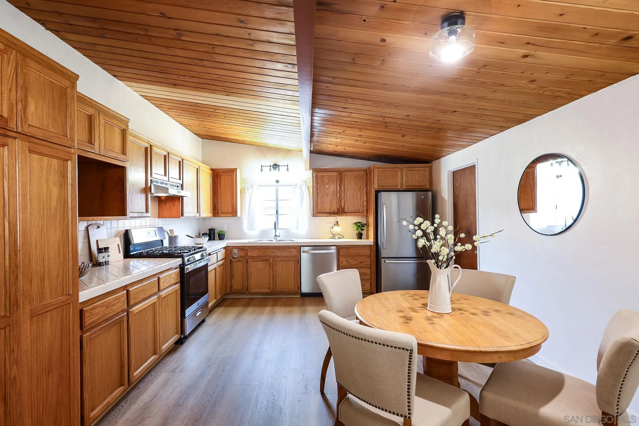 https://cdn.realtyfeed.com/cdn/127/260012702/d3d278cb03ed6ffded55a484407294d1.webp