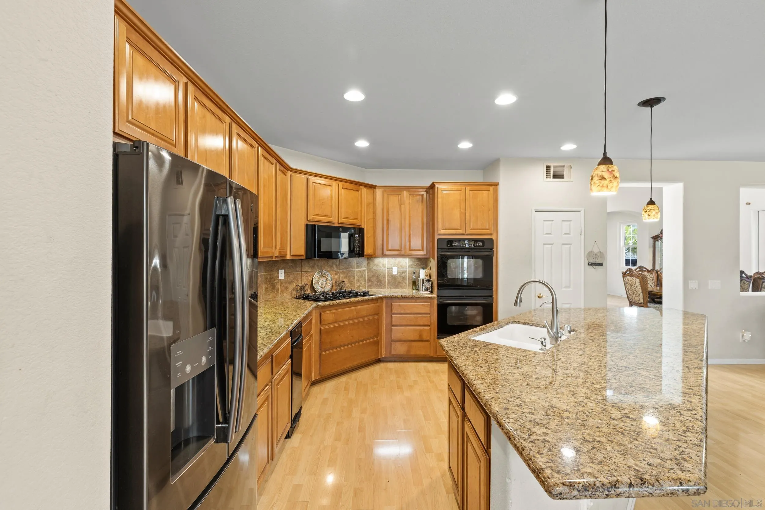 https://cdn.realtyfeed.com/cdn/127/260012703/1a28945da709f62ddae952b0694ec67f.webp
