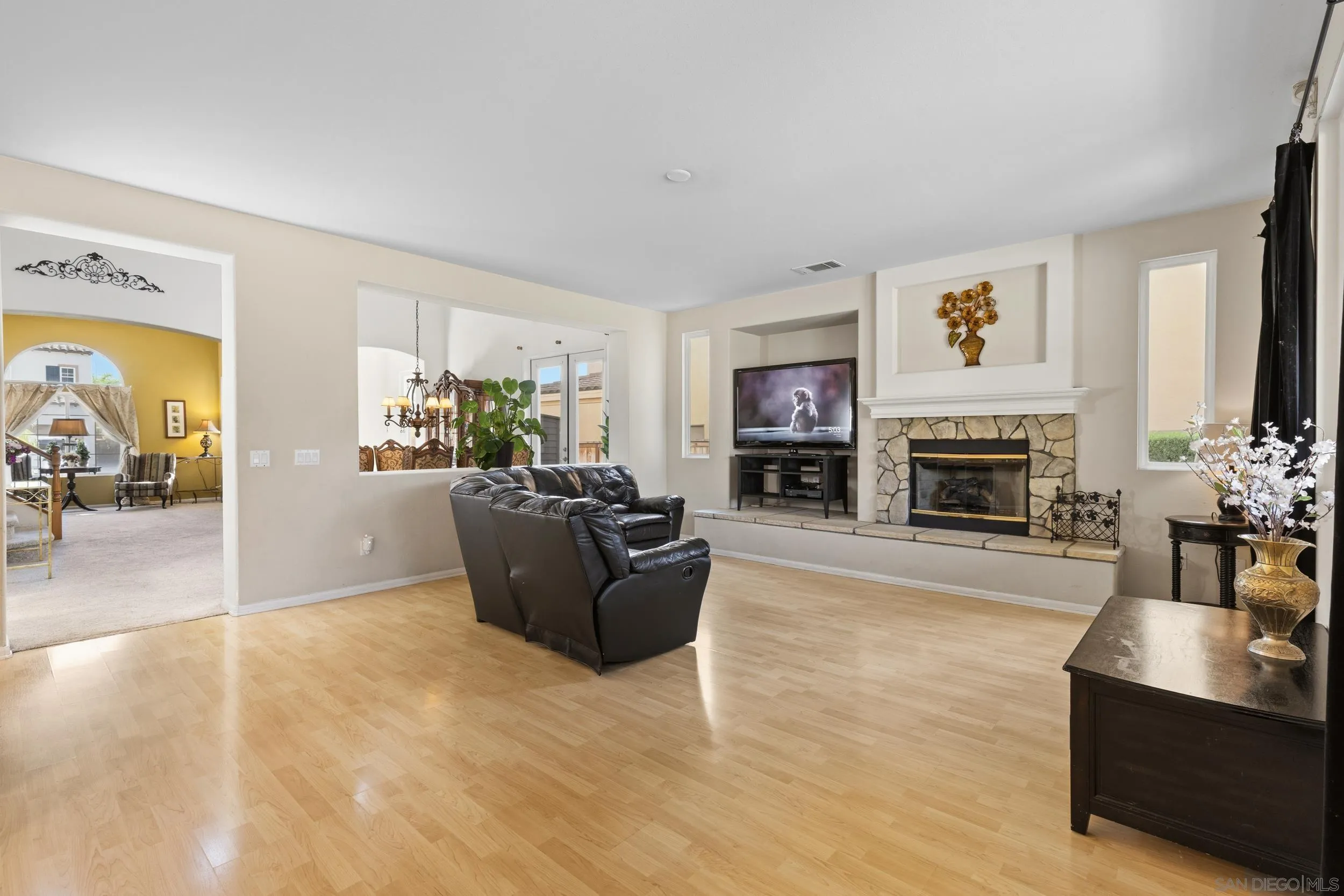 https://cdn.realtyfeed.com/cdn/127/260012703/326ee1843a16f90365ee38bb896dad14.webp