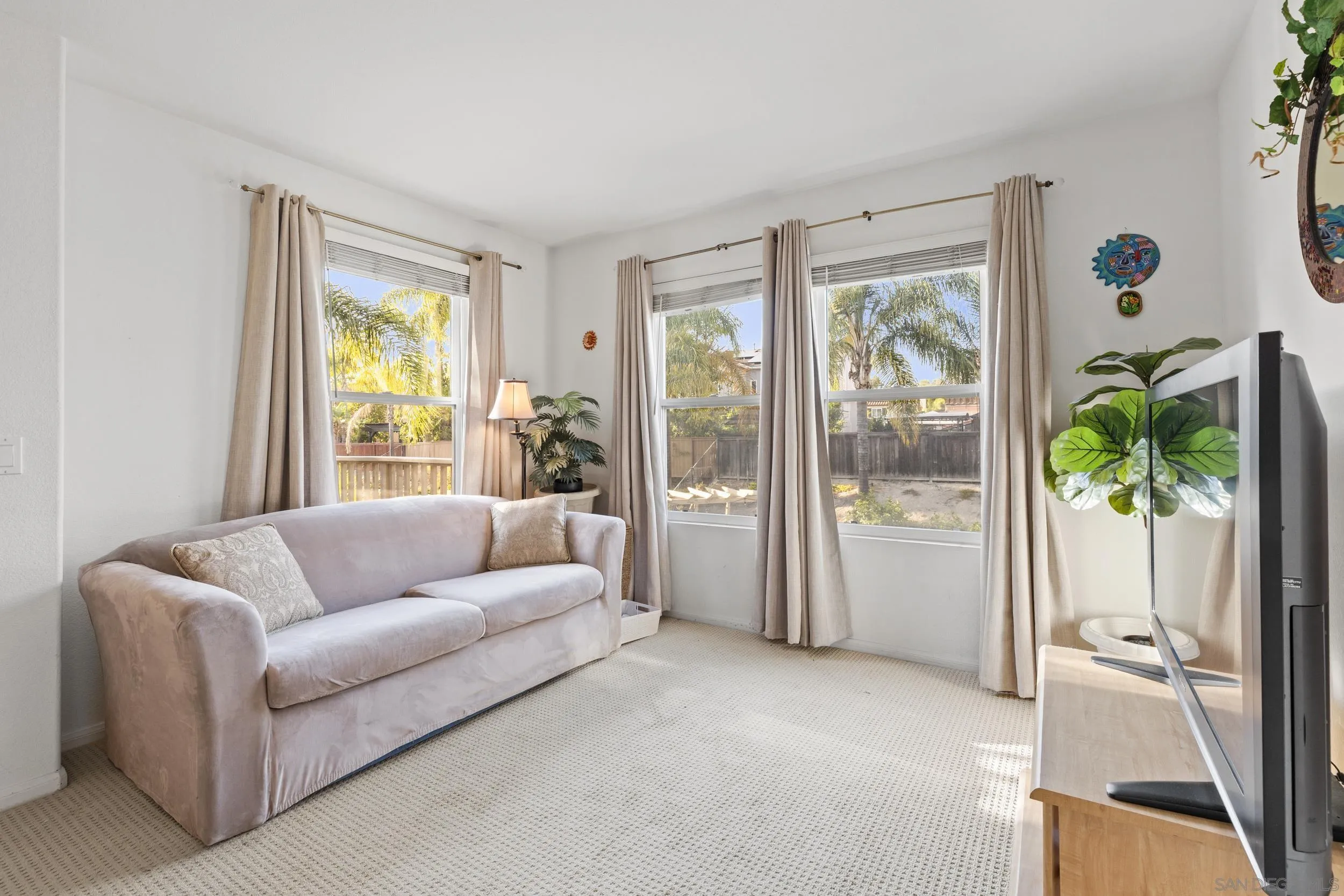 https://cdn.realtyfeed.com/cdn/127/260012703/37b658286f766b44cd93ed4fdffad31a.webp
