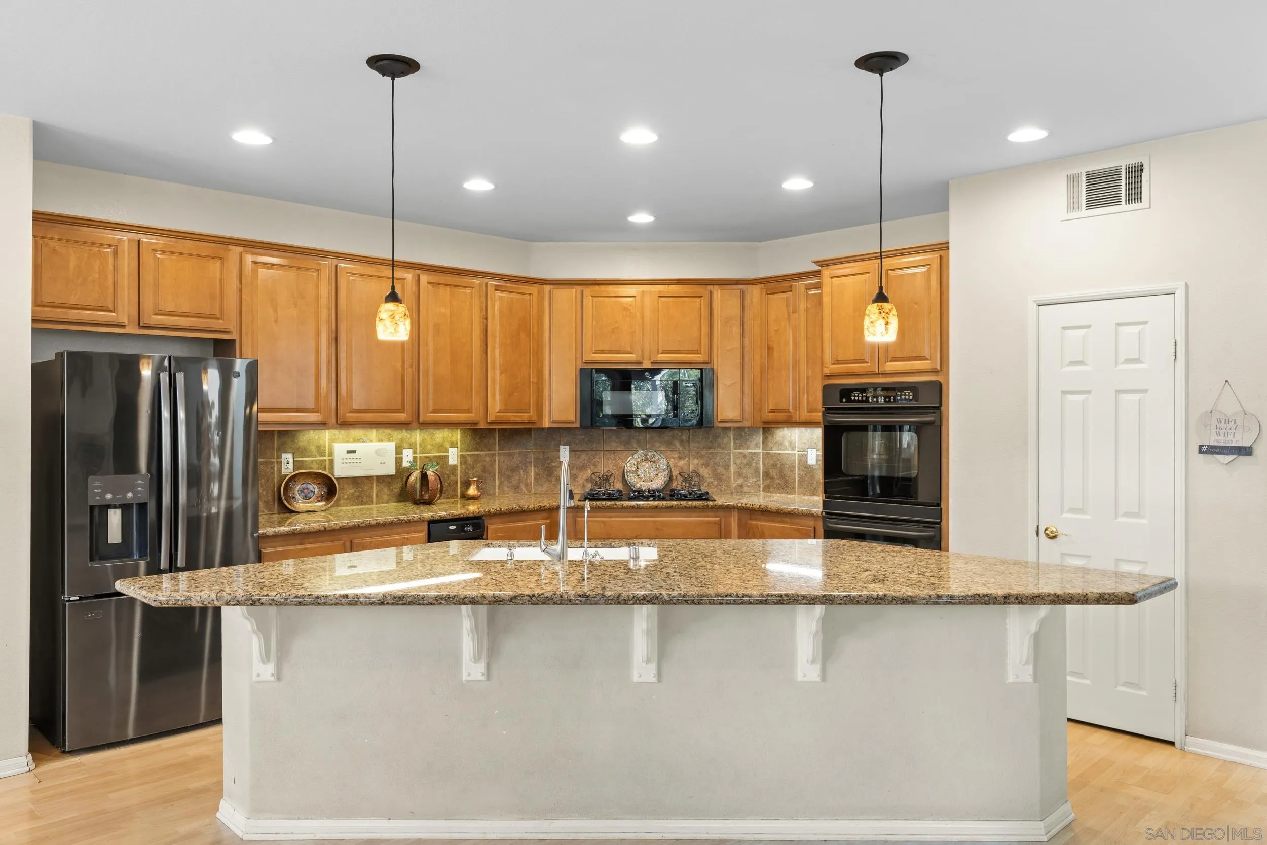 https://cdn.realtyfeed.com/cdn/127/260012703/38c40c352523d07406550517d8d17b2f.webp