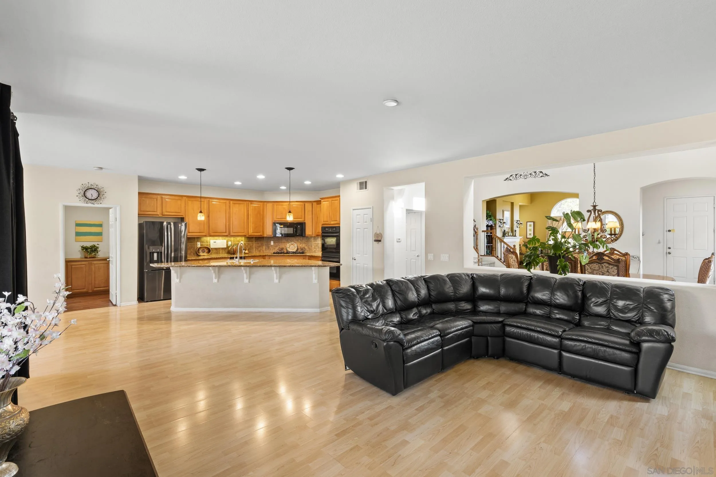 https://cdn.realtyfeed.com/cdn/127/260012703/69e2f3c6afcd52e475ba4d20f33f46f9.webp