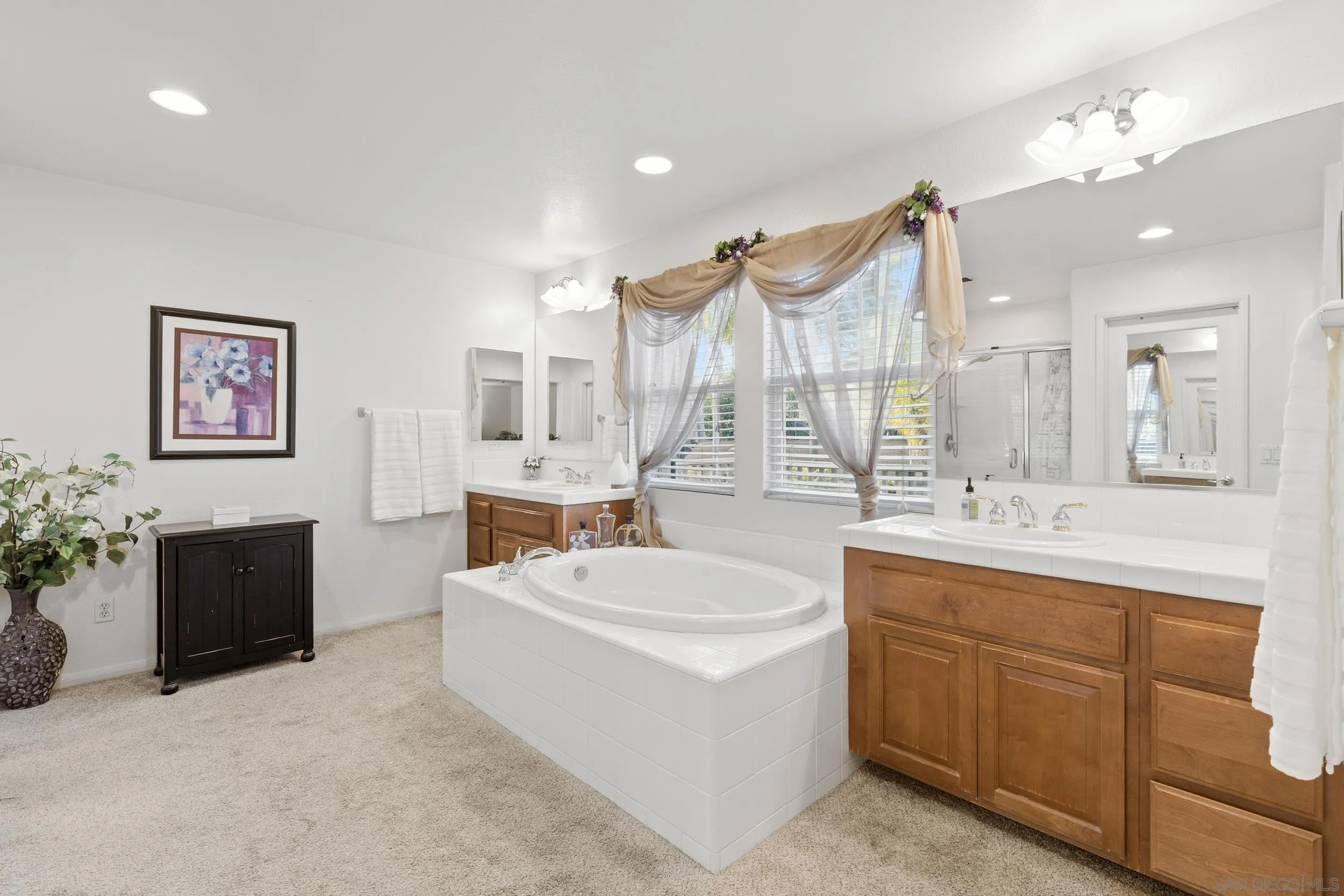 https://cdn.realtyfeed.com/cdn/127/260012703/78efbc48bca4222824cc145fbab540ba.webp