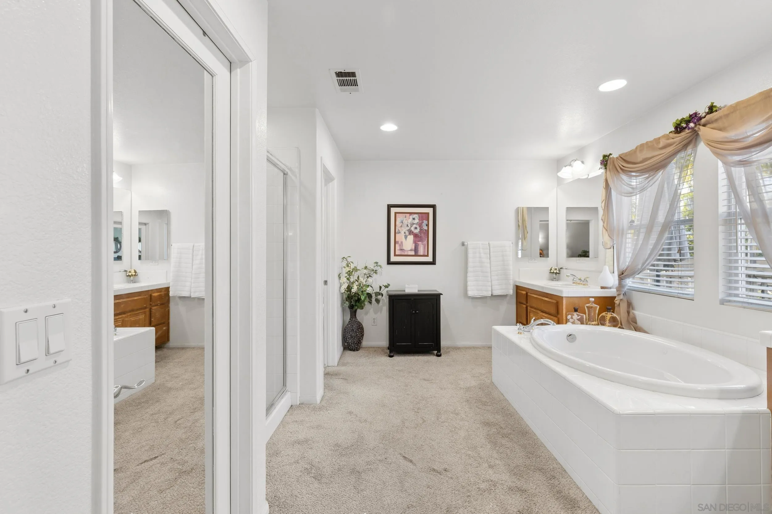https://cdn.realtyfeed.com/cdn/127/260012703/982fdadbabd1dbe89c8cc4d098fdefaf.webp