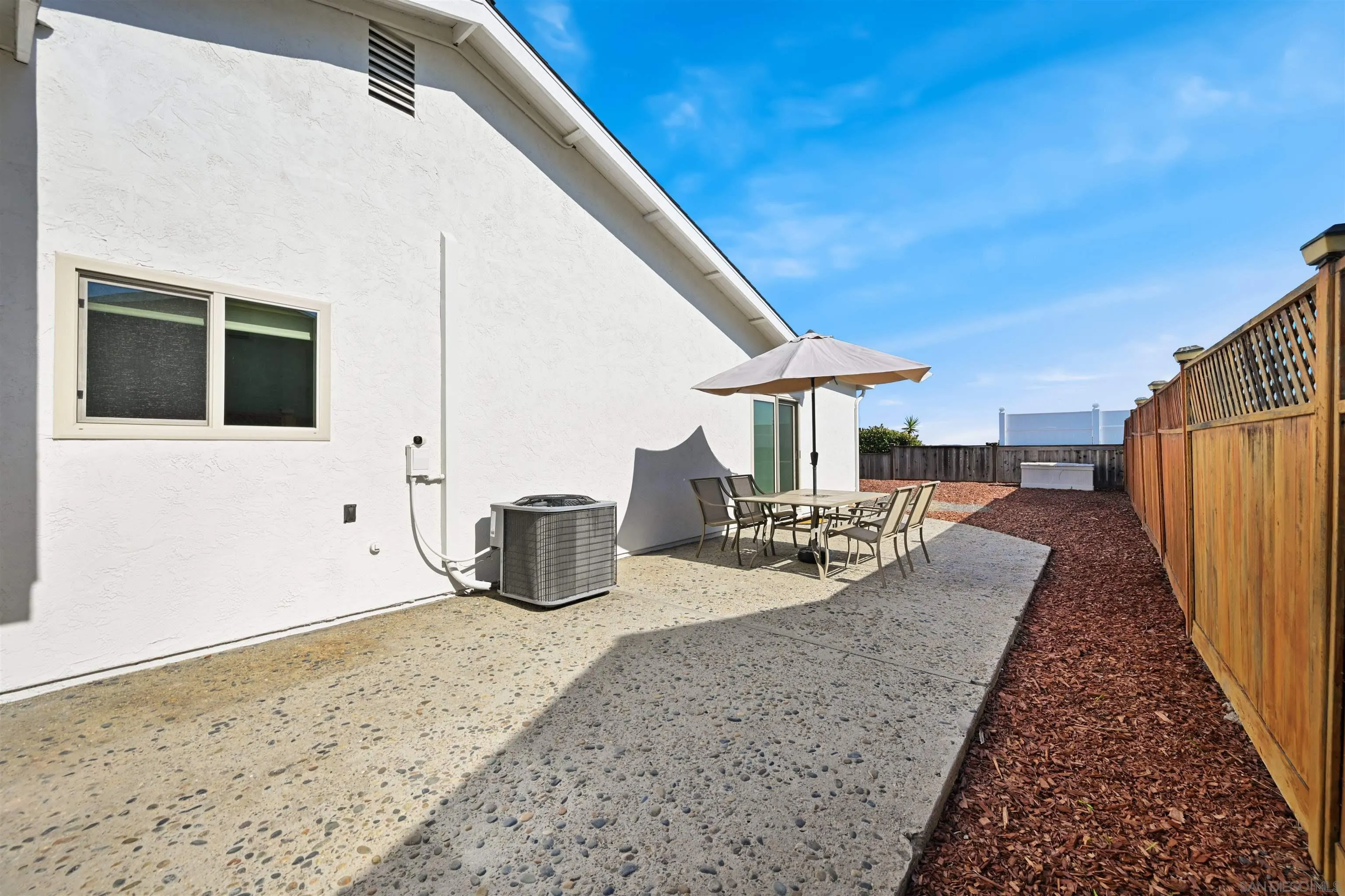 https://cdn.realtyfeed.com/cdn/127/260012705/47bec2fccaeaad3f7d68561471d58abe.webp